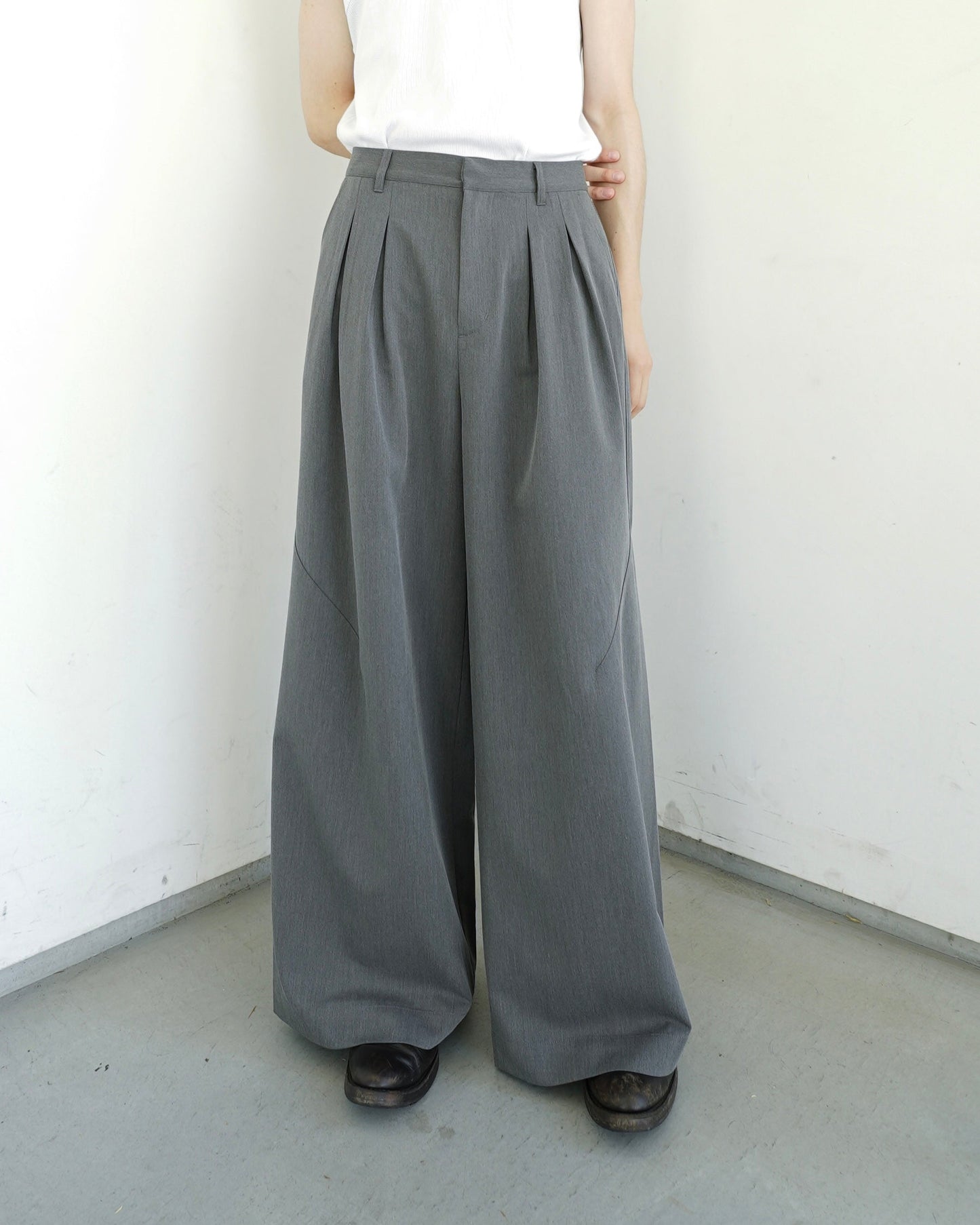 2tuck super baggy slacks