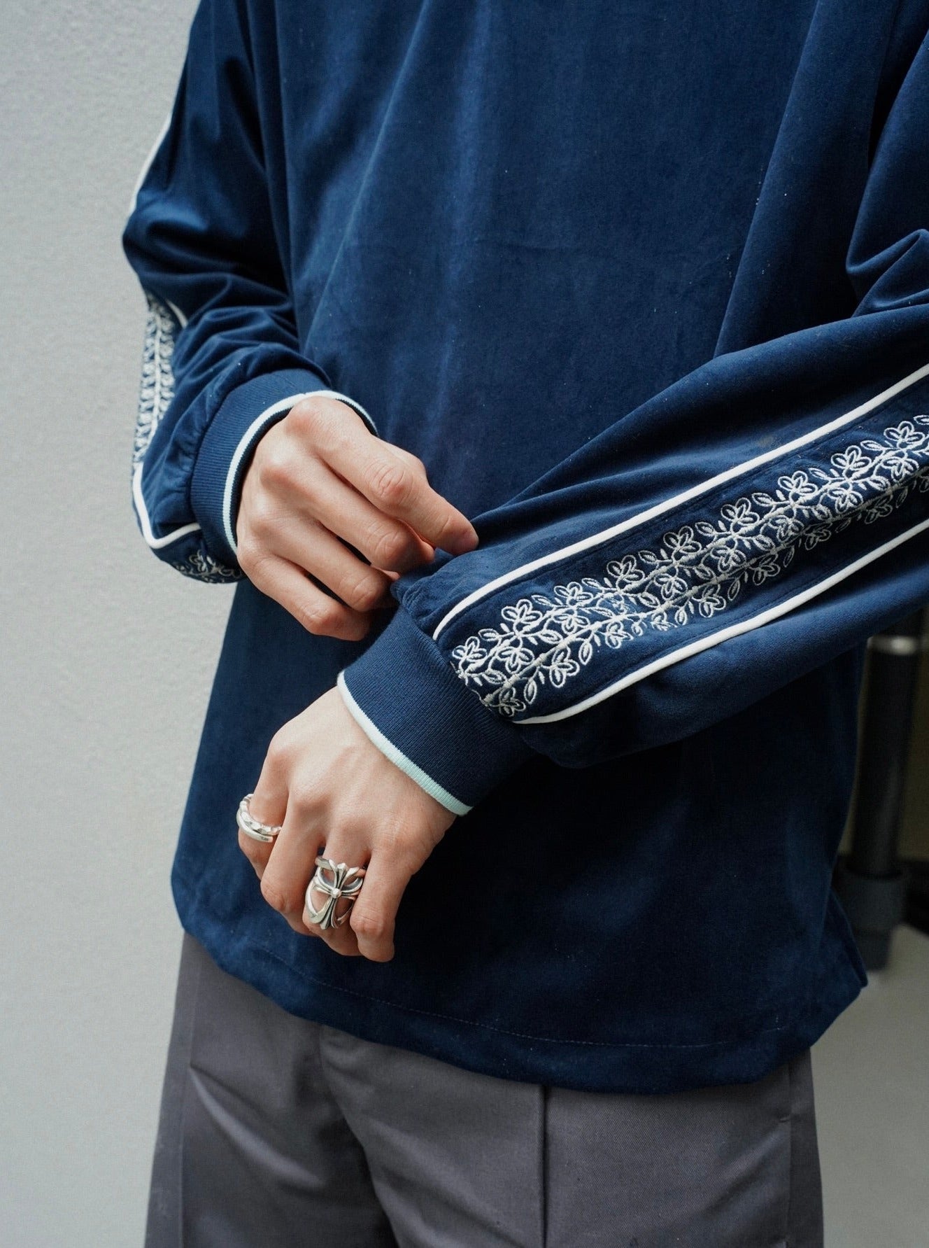 flower embroidery line velour skipper game shirt