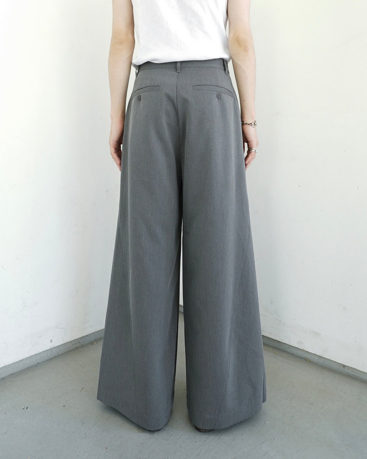 2tuck super baggy slacks