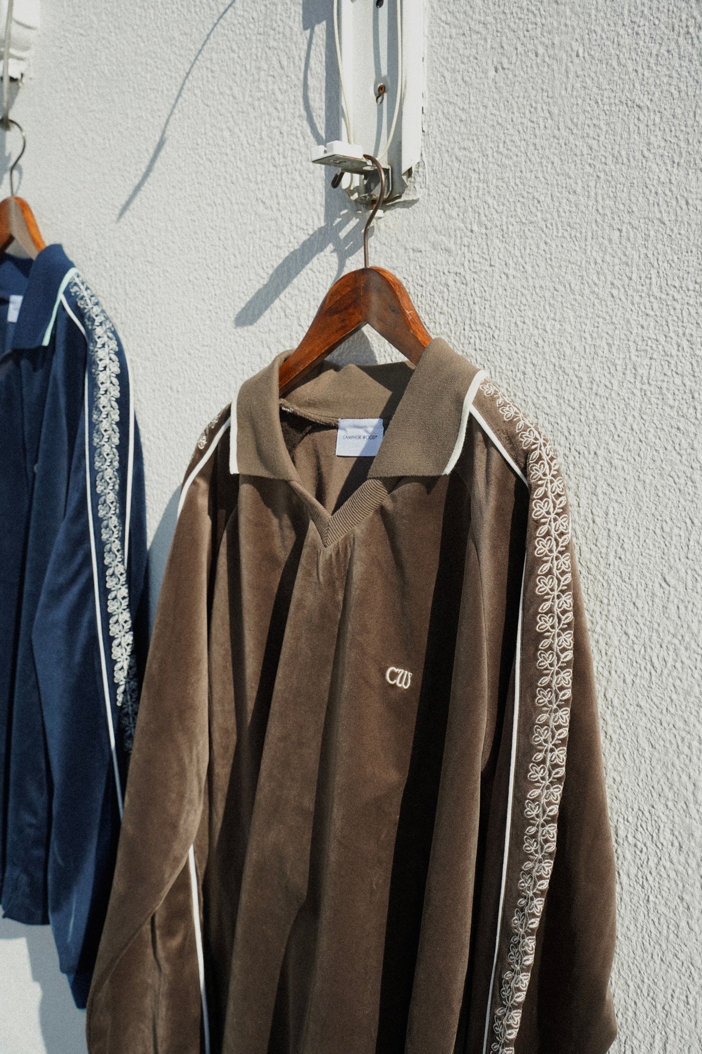 flower embroidery line velour skipper game shirt