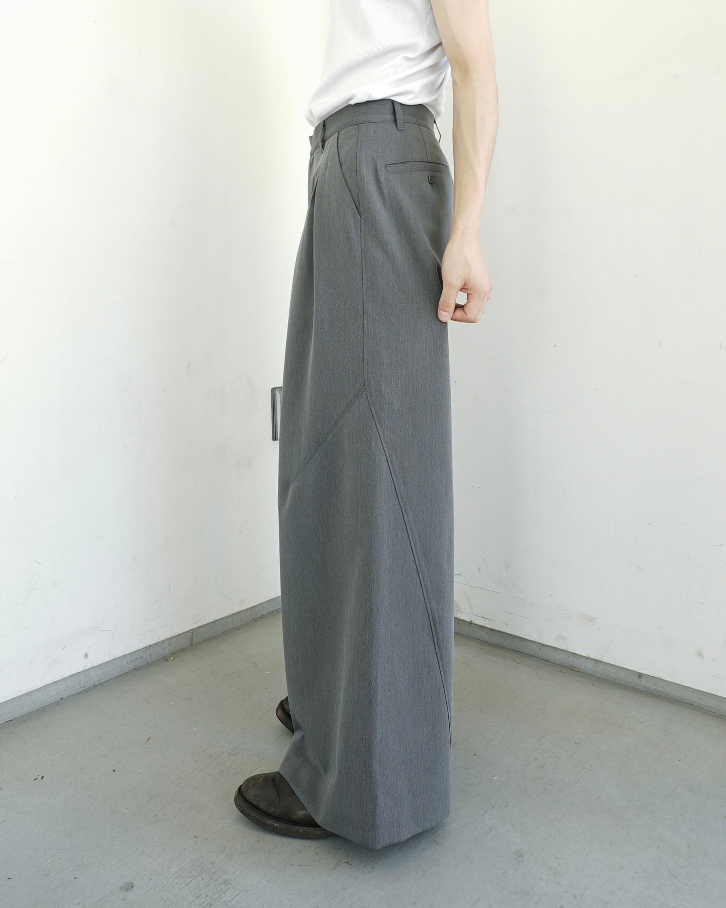 2tuck super baggy slacks