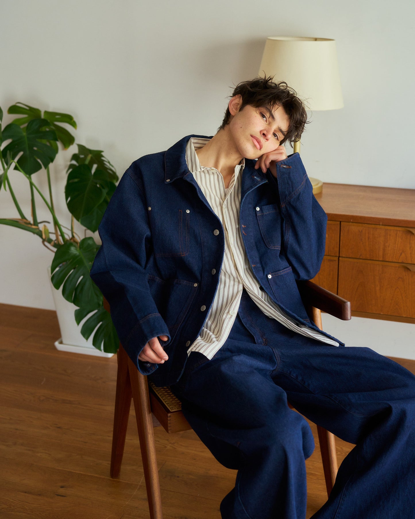 knee tuck wide baggy denim pants