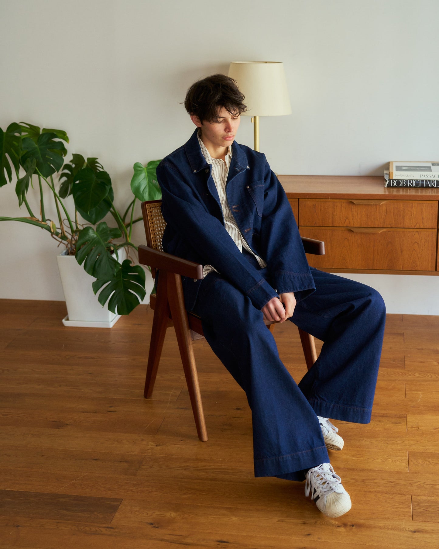knee tuck wide baggy denim pants