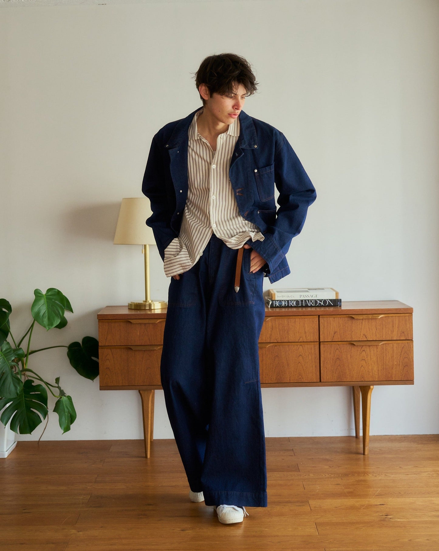 knee tuck wide baggy denim pants