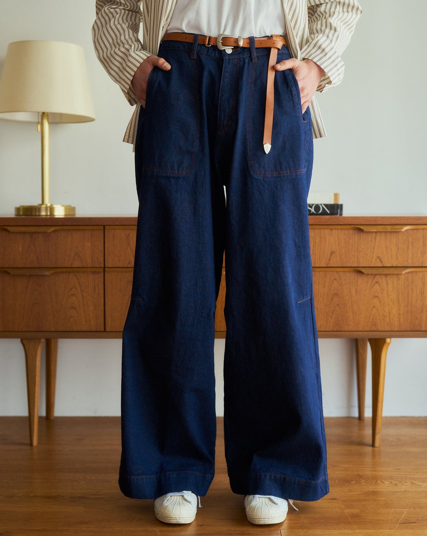 knee tuck wide baggy denim pants