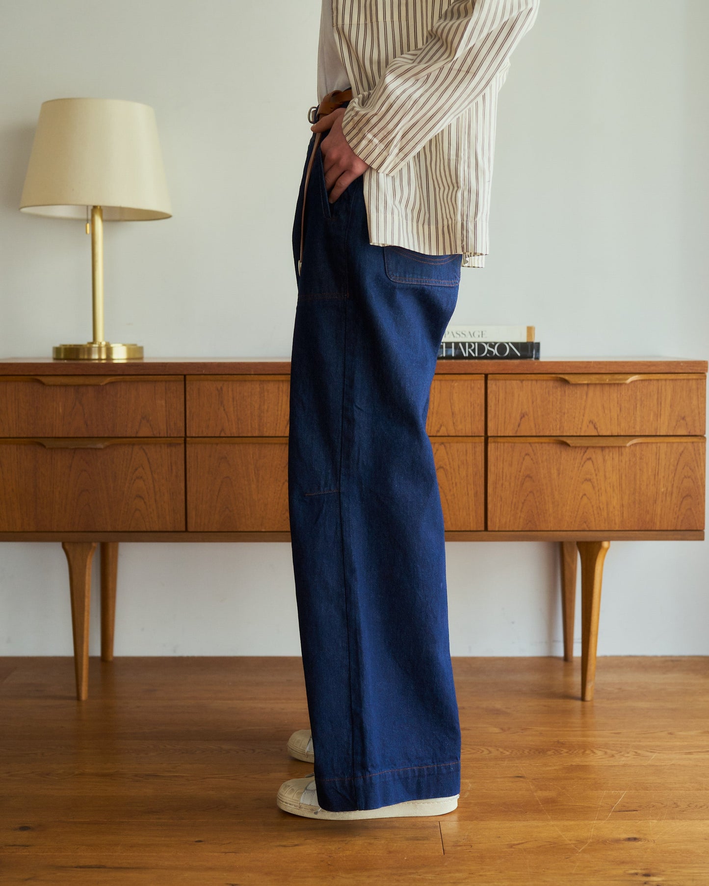 knee tuck wide baggy denim pants