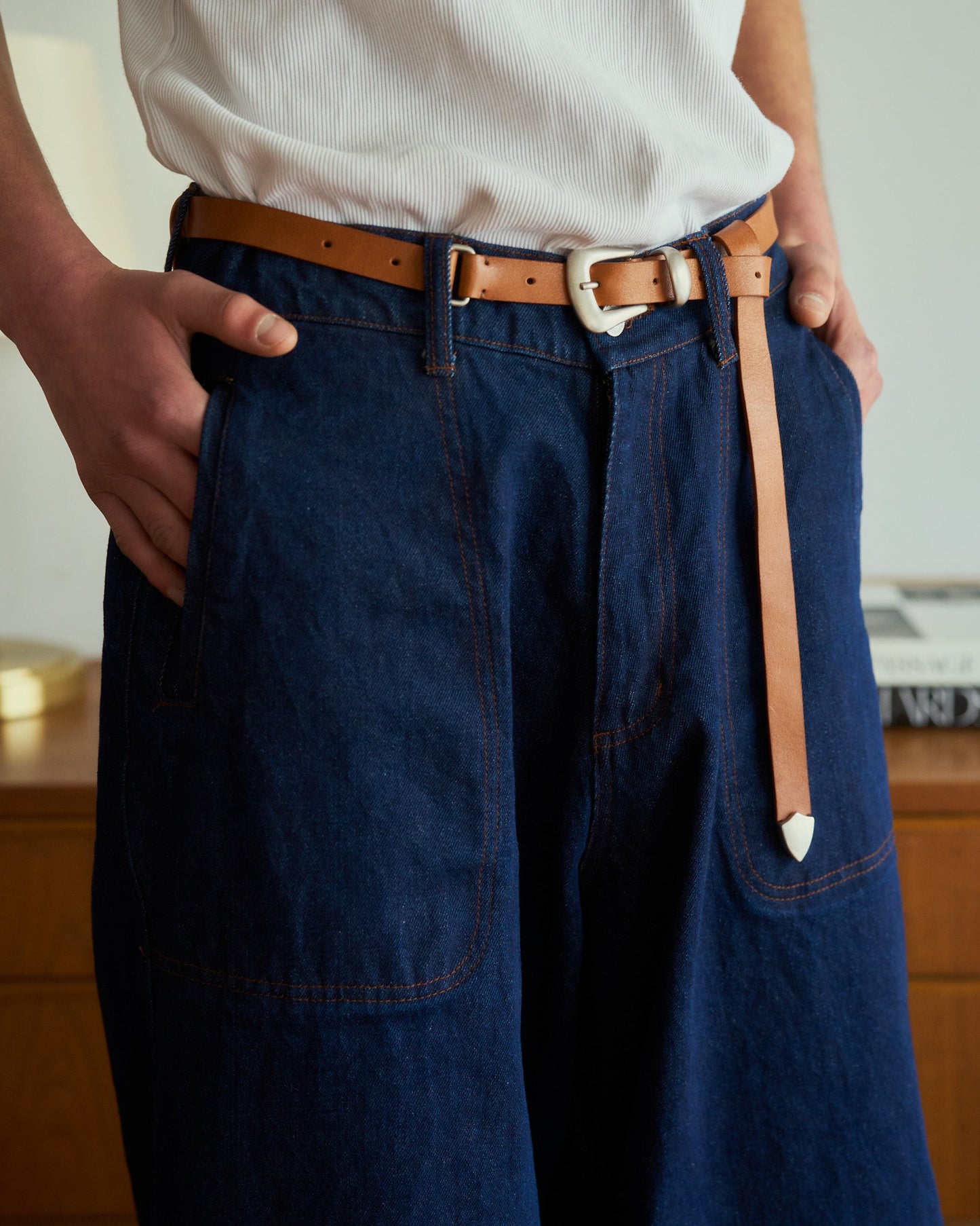 knee tuck wide baggy denim pants