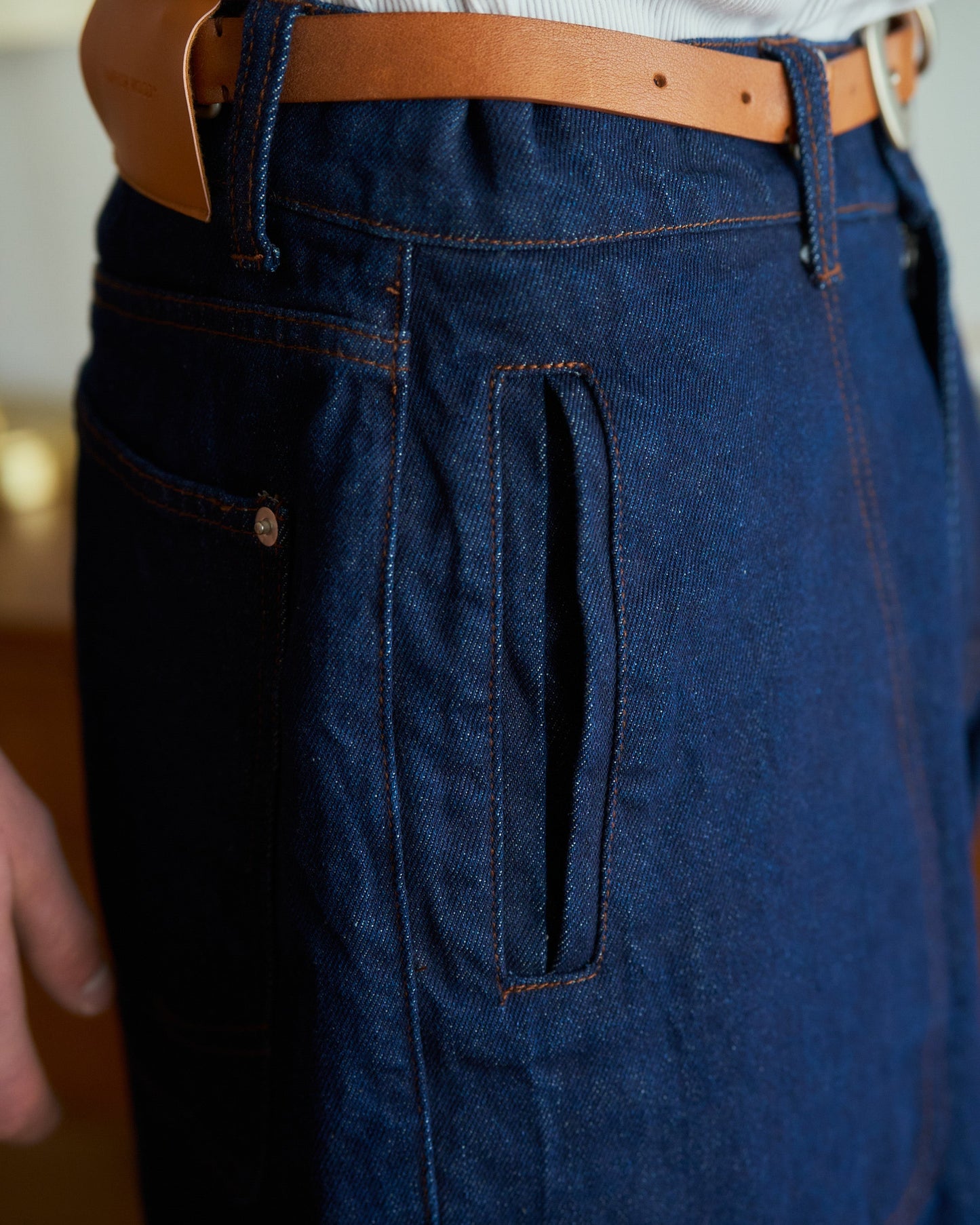 knee tuck wide baggy denim pants