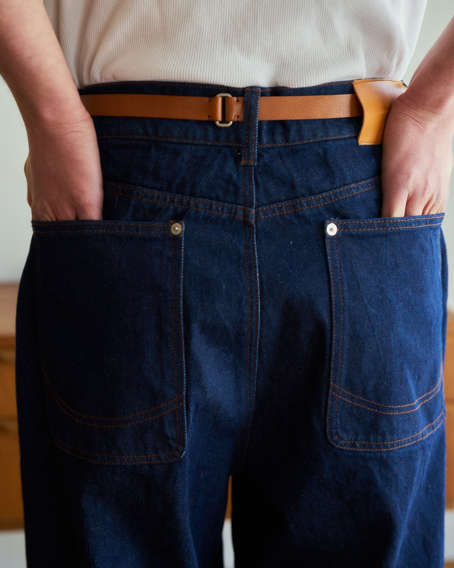 knee tuck wide baggy denim pants