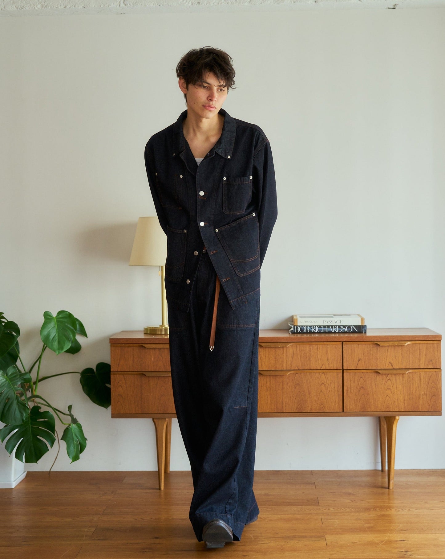 knee tuck wide baggy denim pants