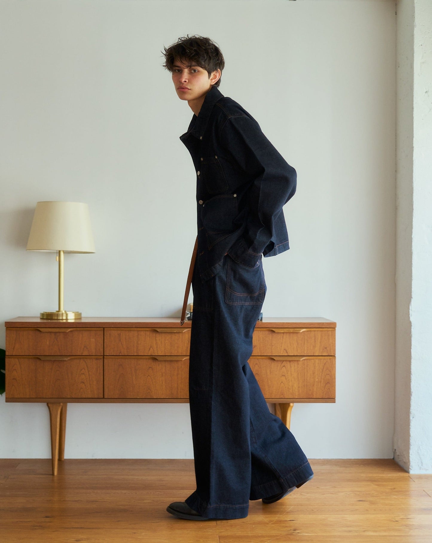 knee tuck wide baggy denim pants