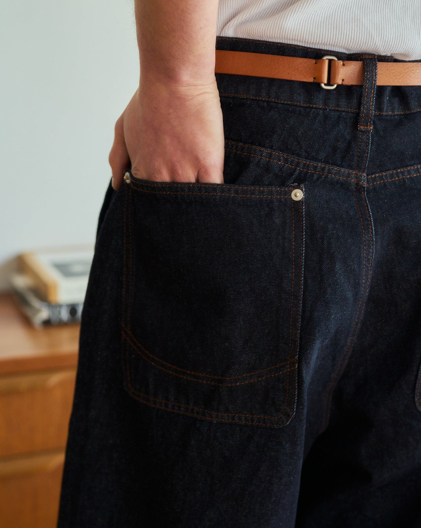 knee tuck wide baggy denim pants