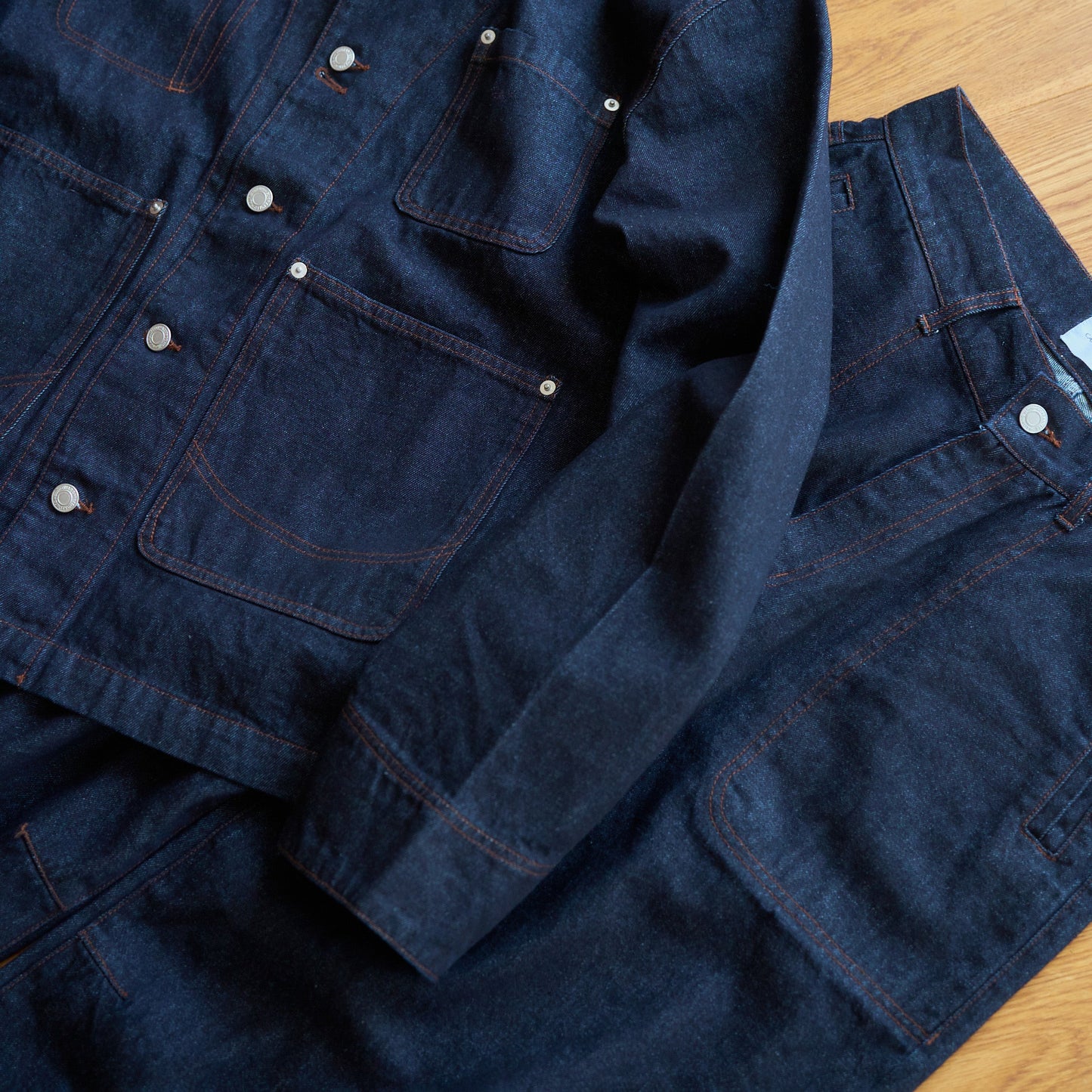 knee tuck wide baggy denim pants