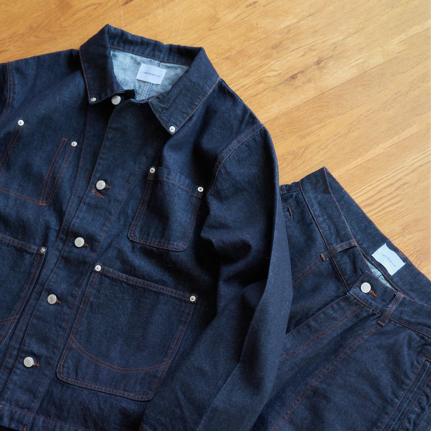 knee tuck wide baggy denim pants
