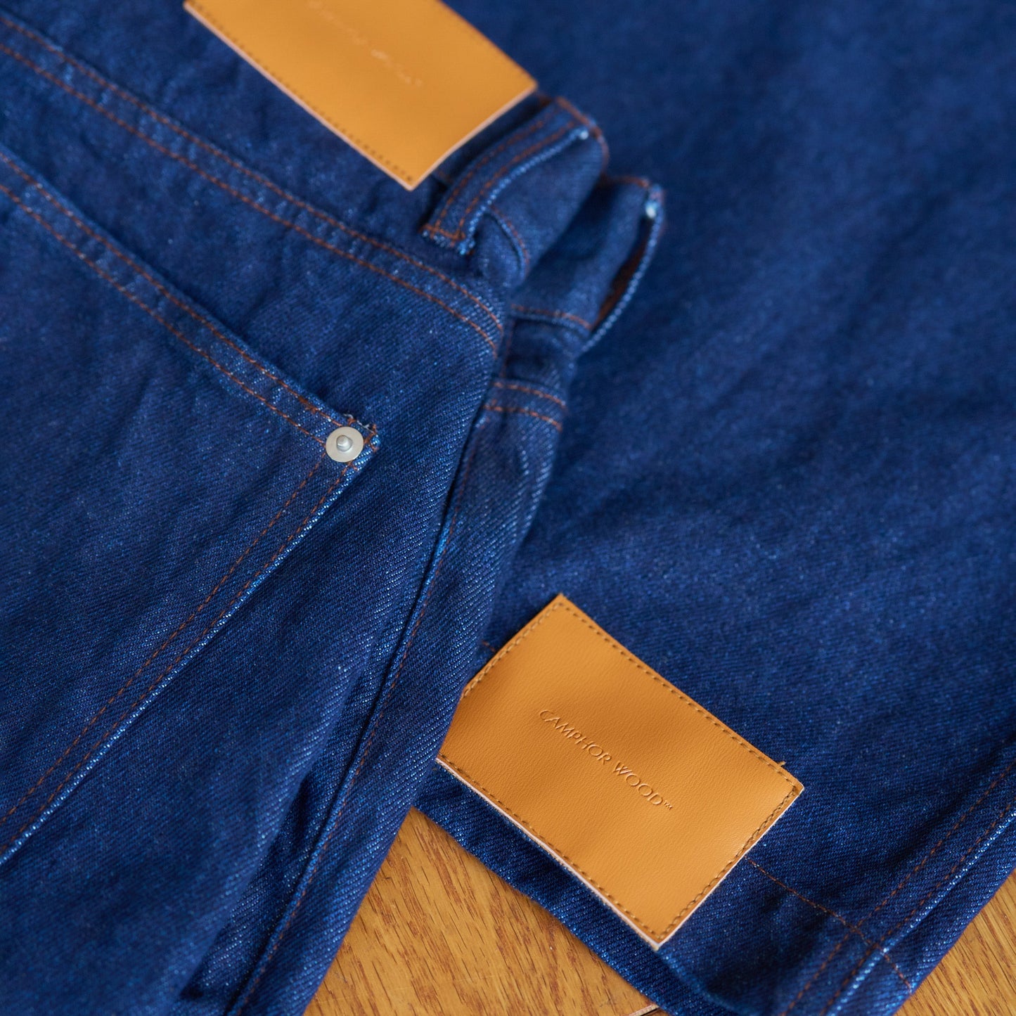 knee tuck wide baggy denim pants