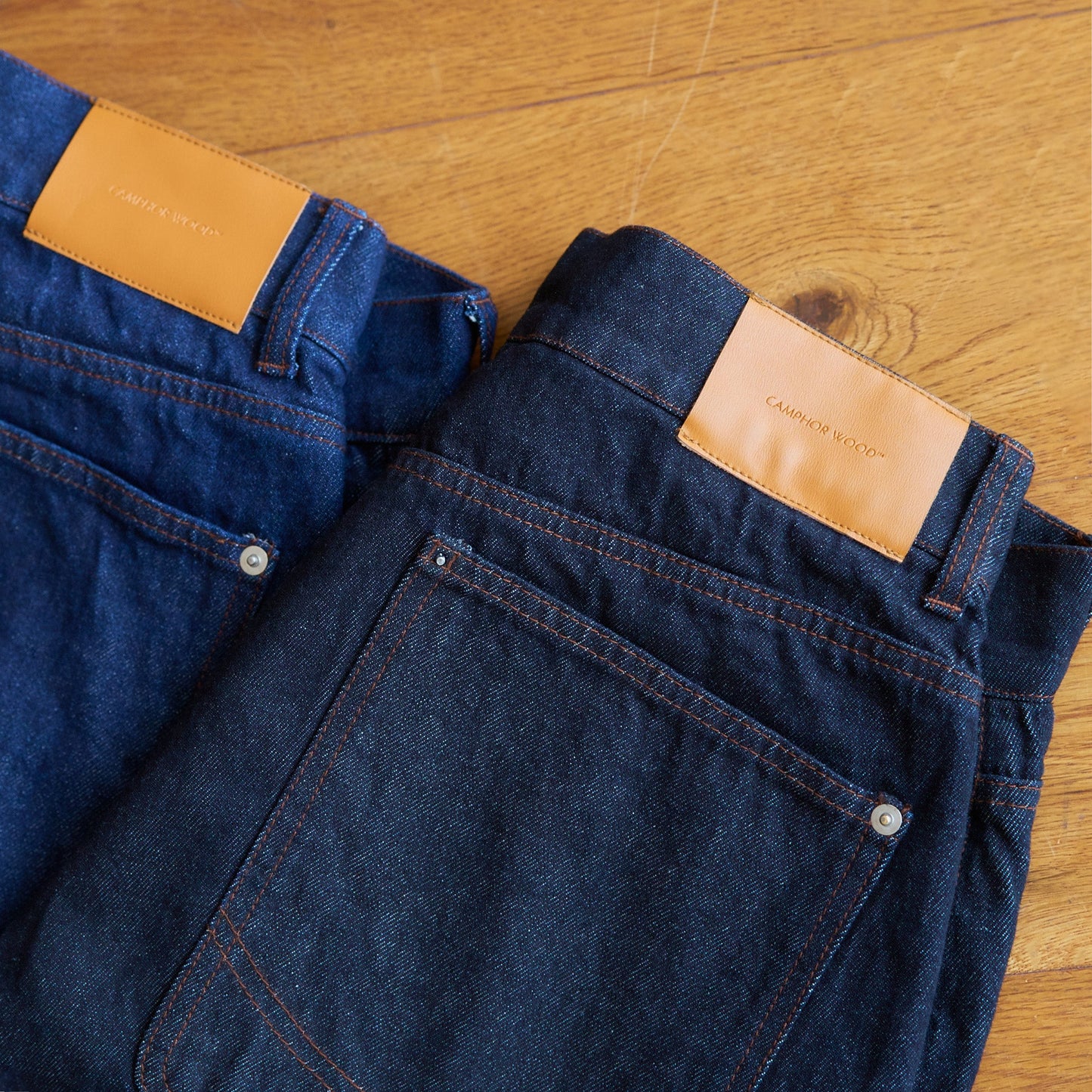 knee tuck wide baggy denim pants
