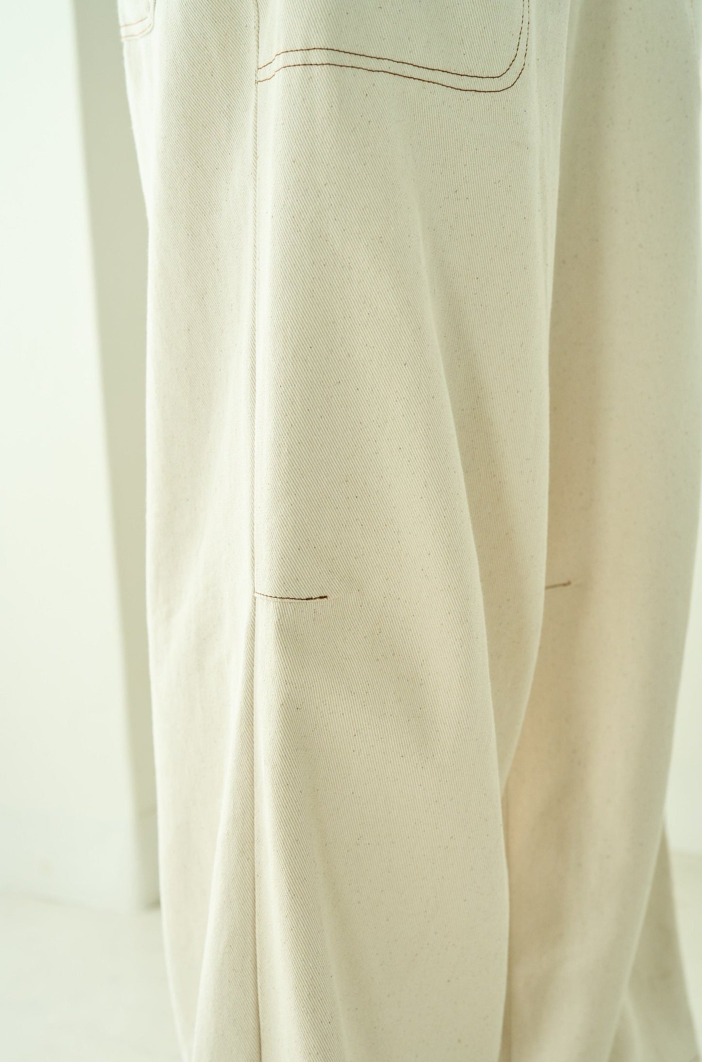 knee tuck wide baggy nep jeans