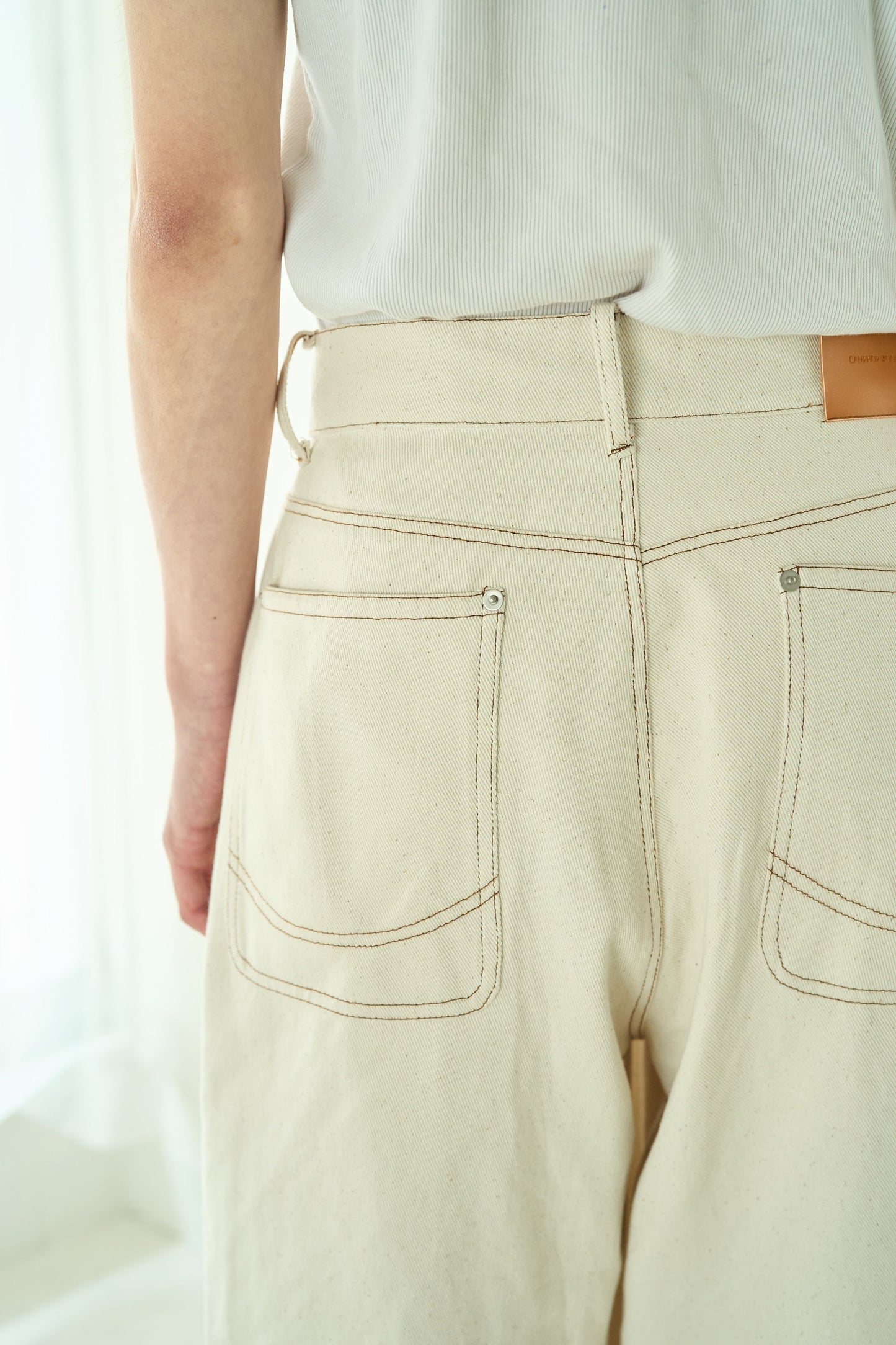 knee tuck wide baggy nep jeans