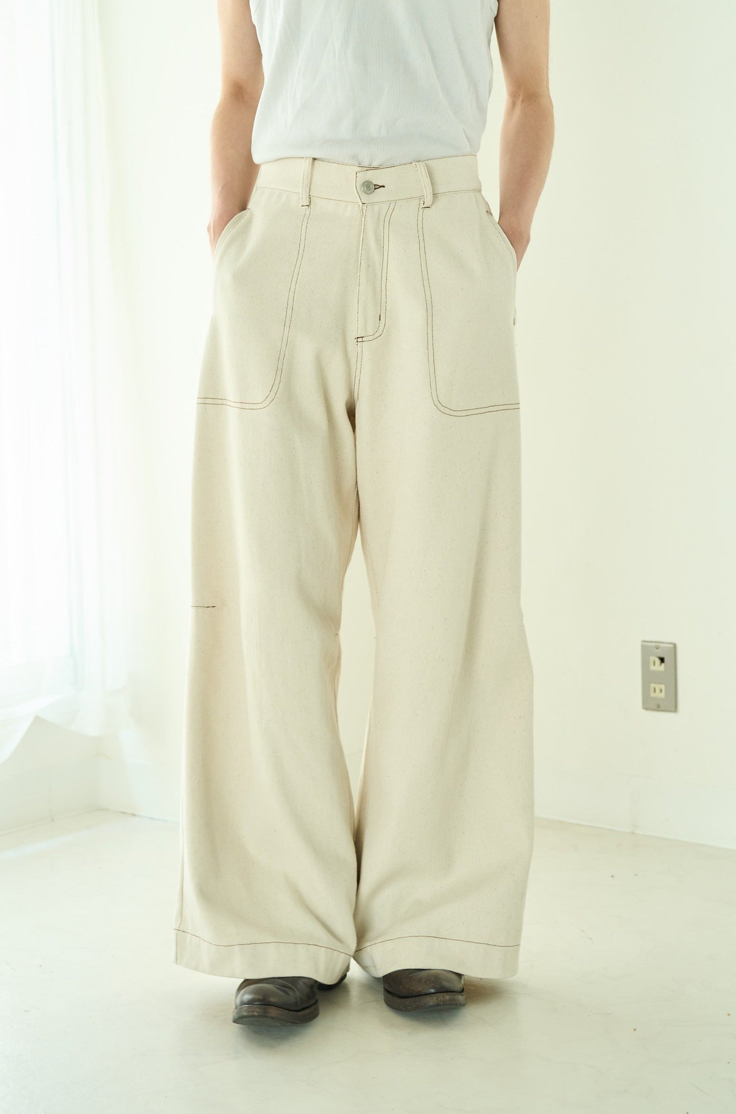 knee tuck wide baggy nep jeans