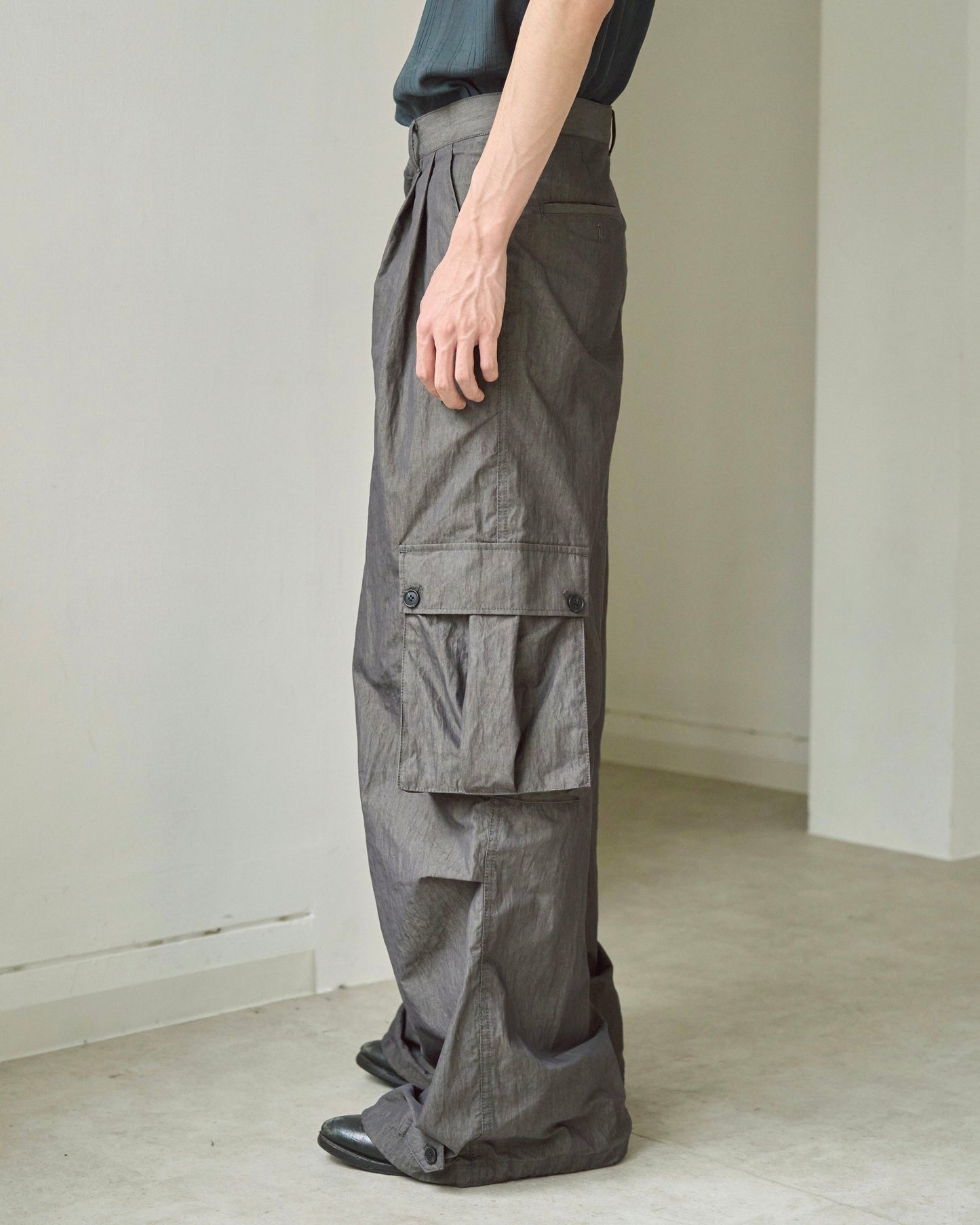 2tuck wide baggy coating cargo pants