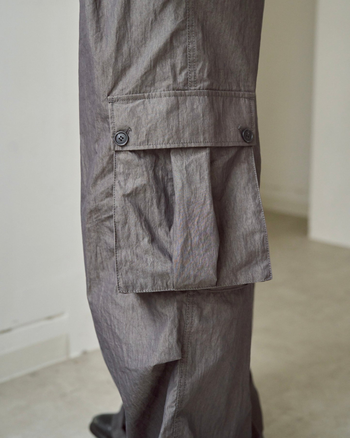 2tuck wide baggy coating cargo pants