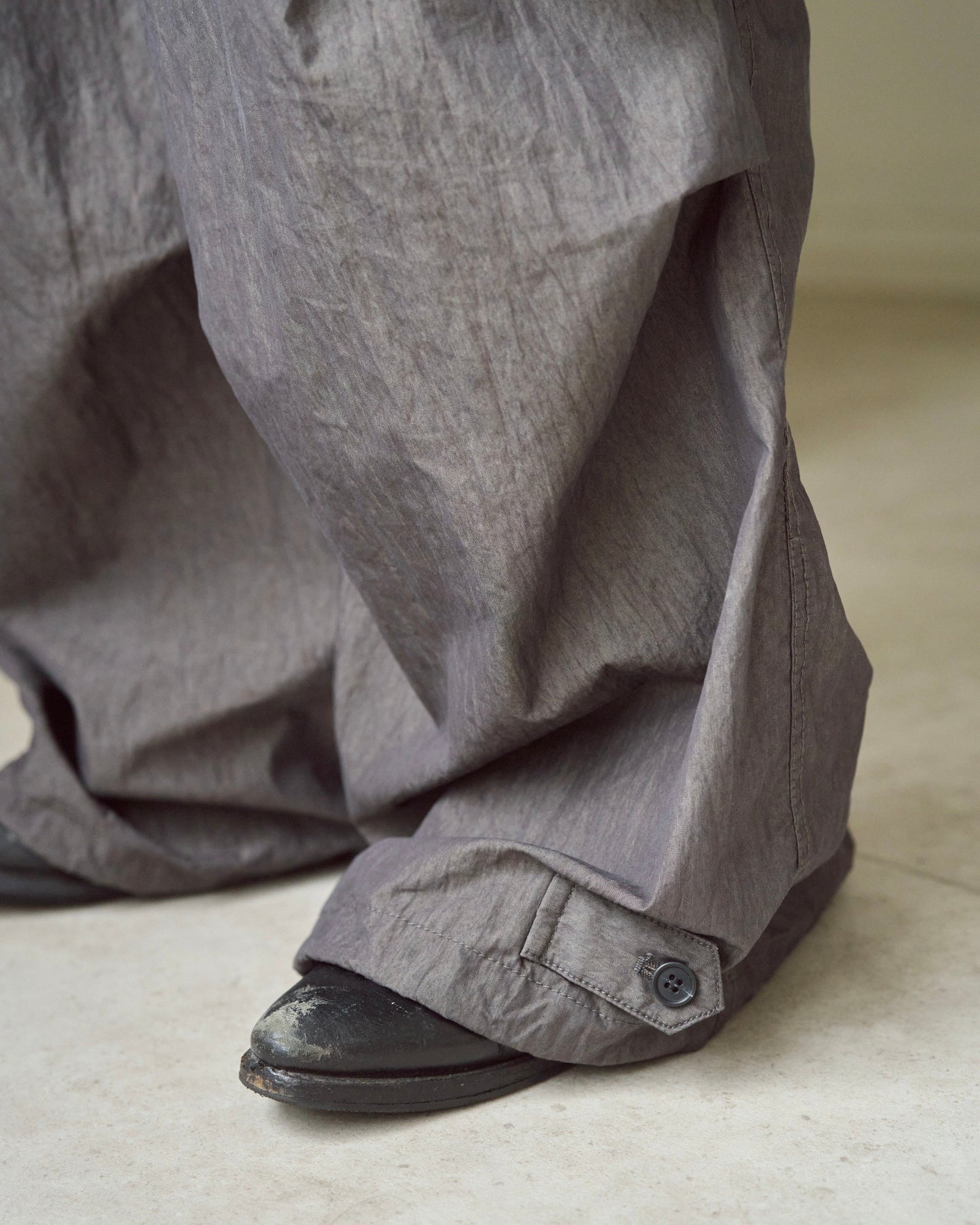 2tuck wide baggy coating cargo pants