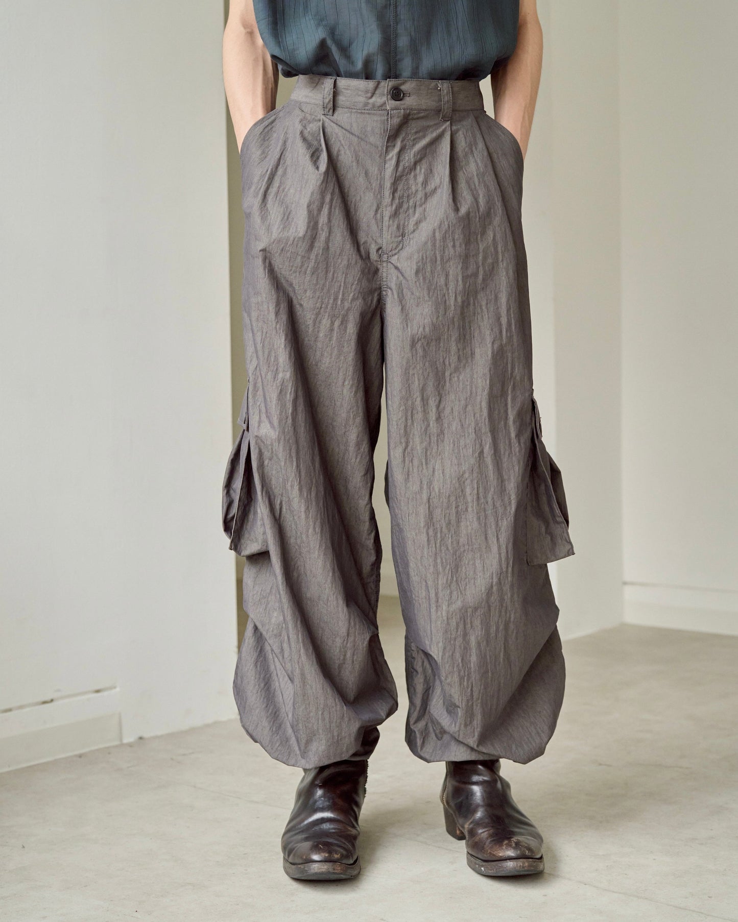 2tuck wide baggy coating cargo pants