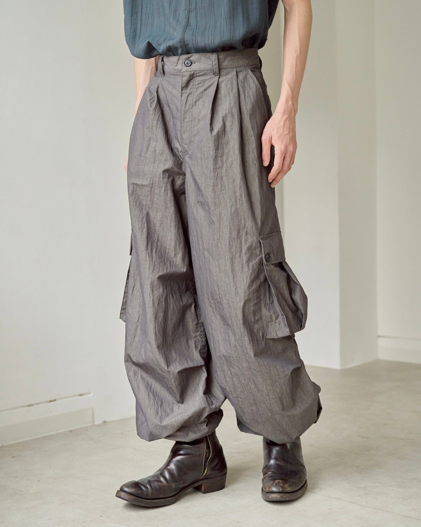 2tuck wide baggy coating cargo pants