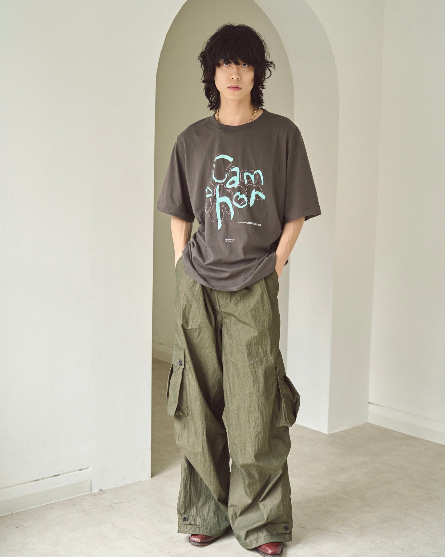 camphor scrawl embroidery tee