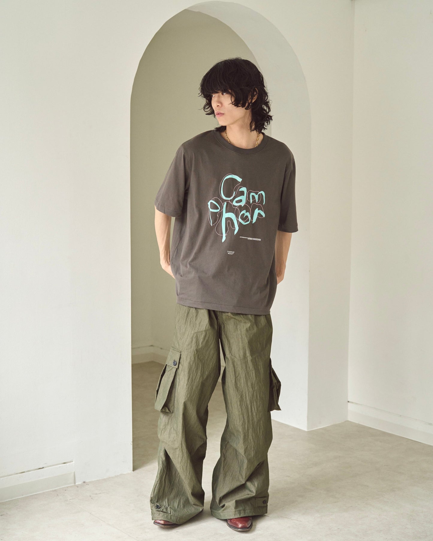 camphor scrawl embroidery tee