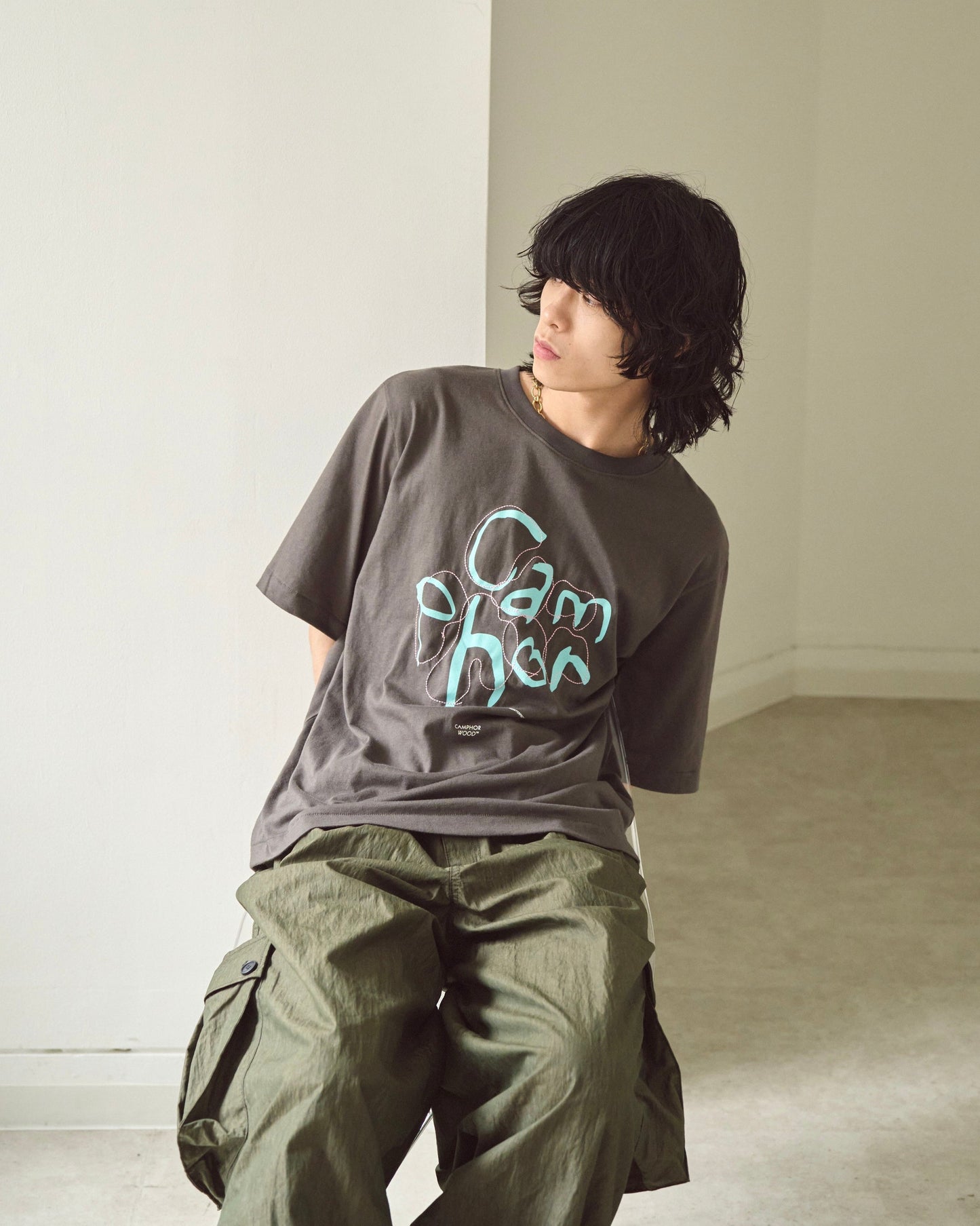camphor scrawl embroidery tee