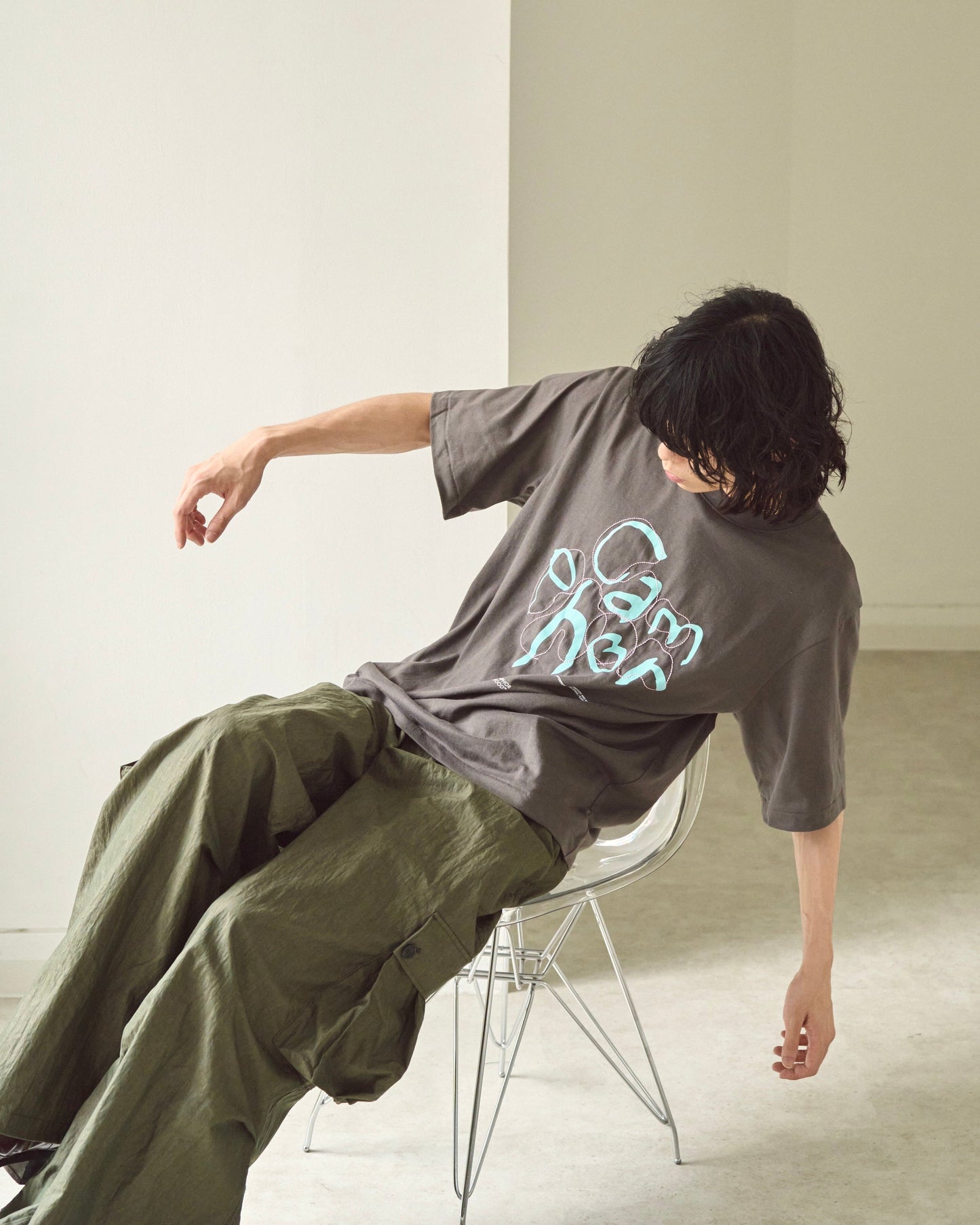 camphor scrawl embroidery tee