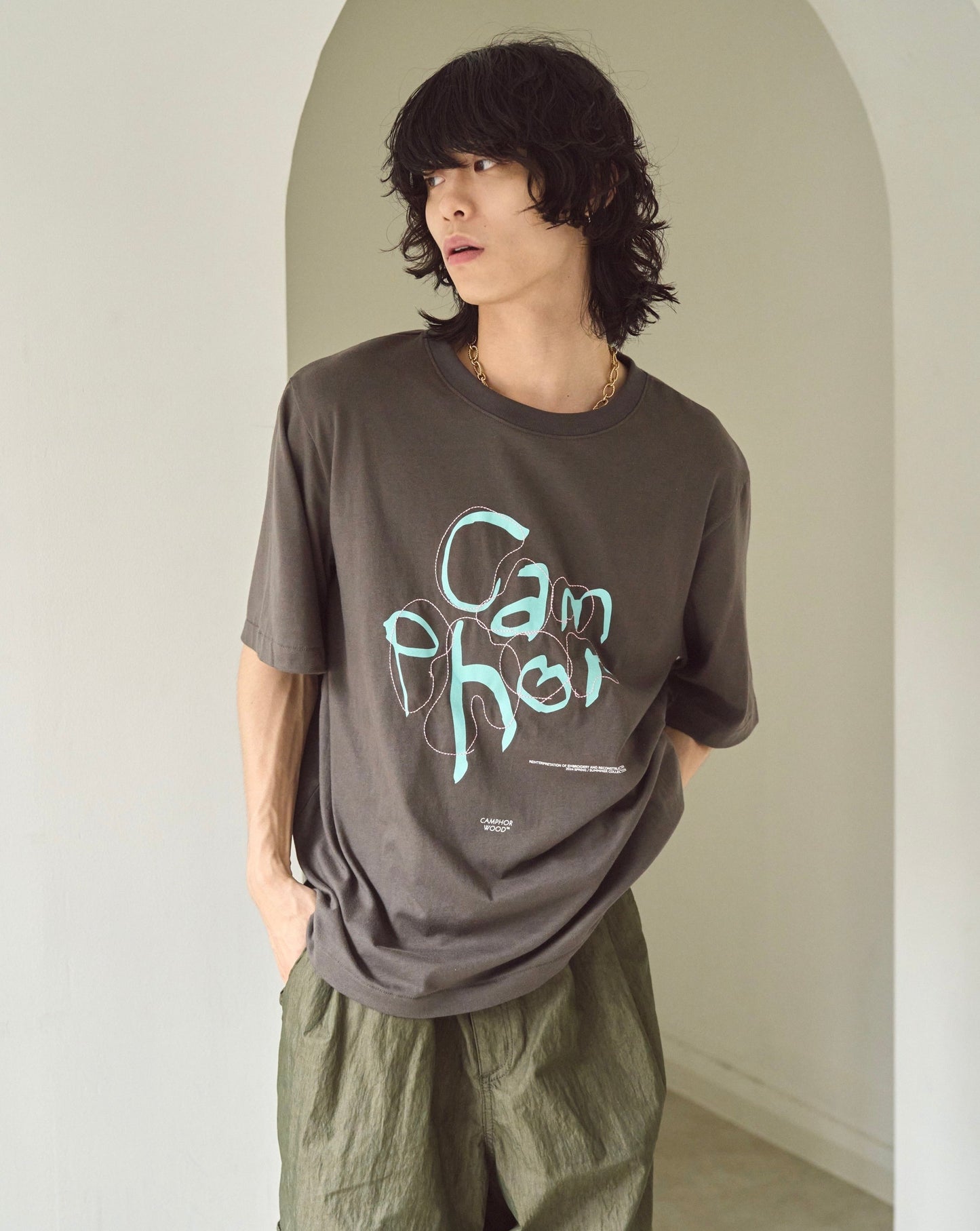 camphor scrawl embroidery tee