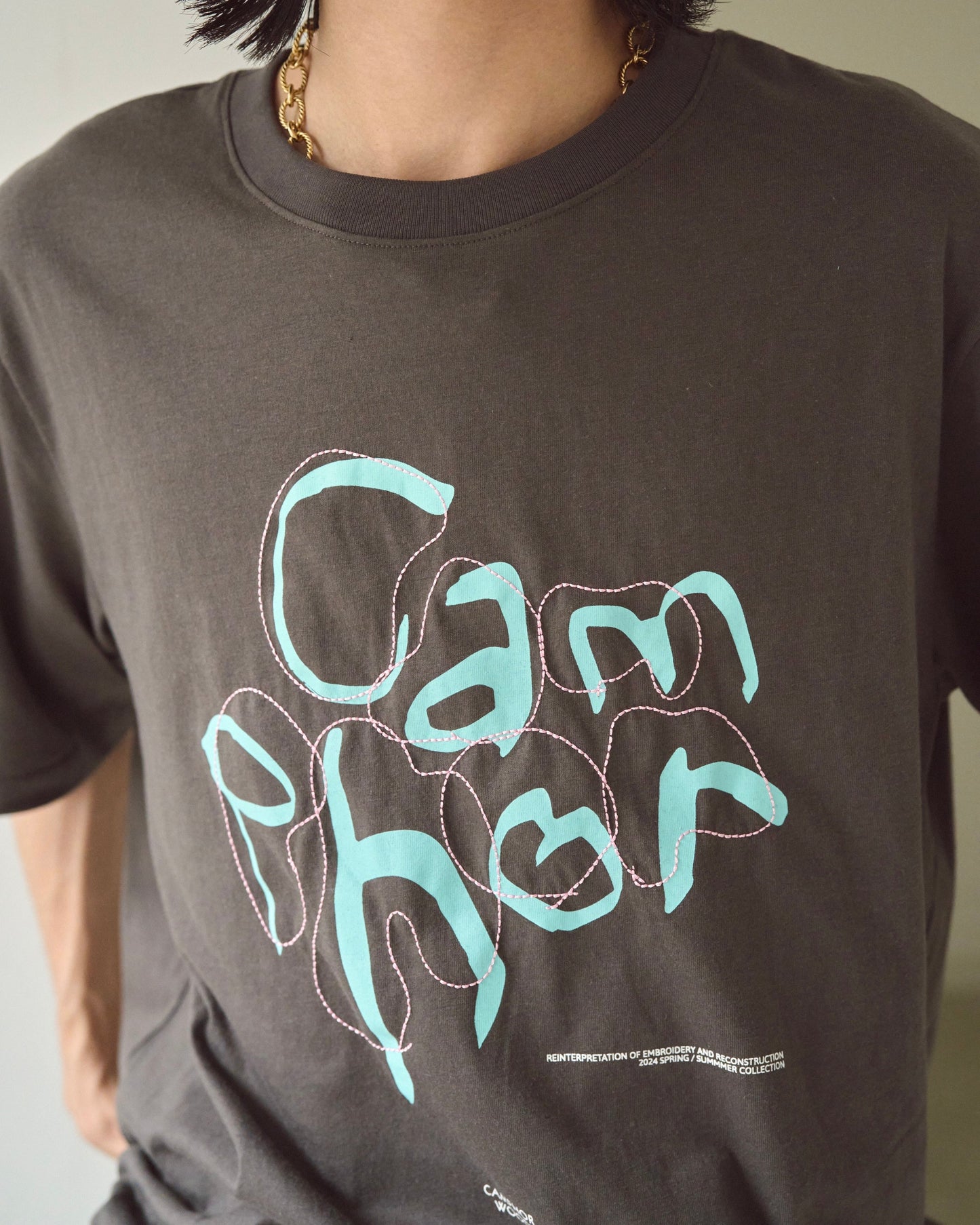 camphor scrawl embroidery tee