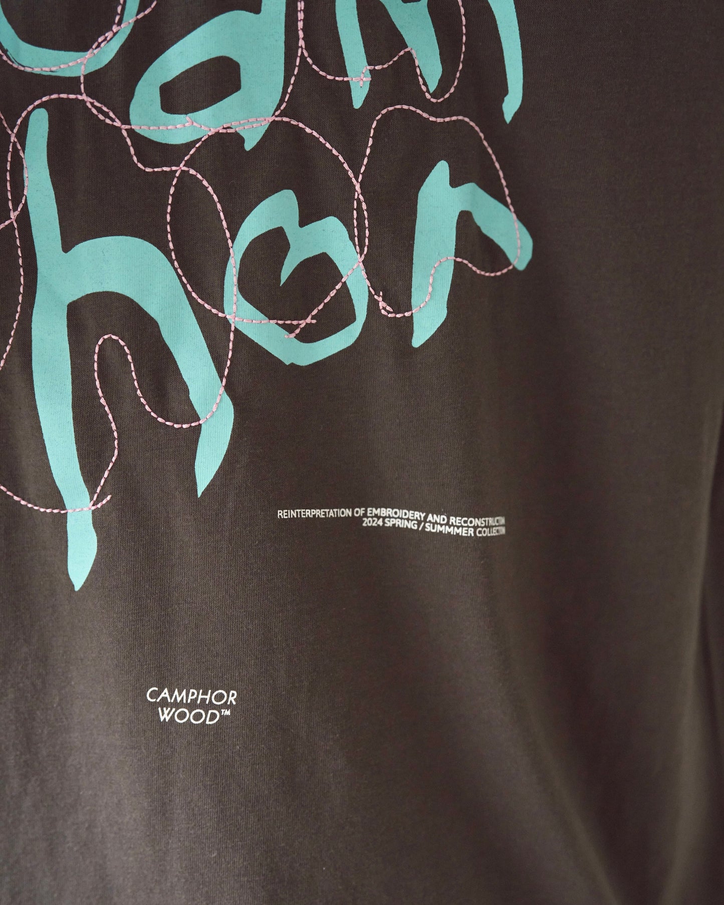 camphor scrawl embroidery tee