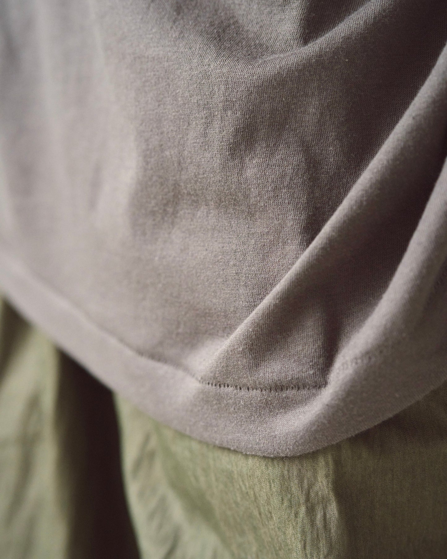 camphor scrawl embroidery tee