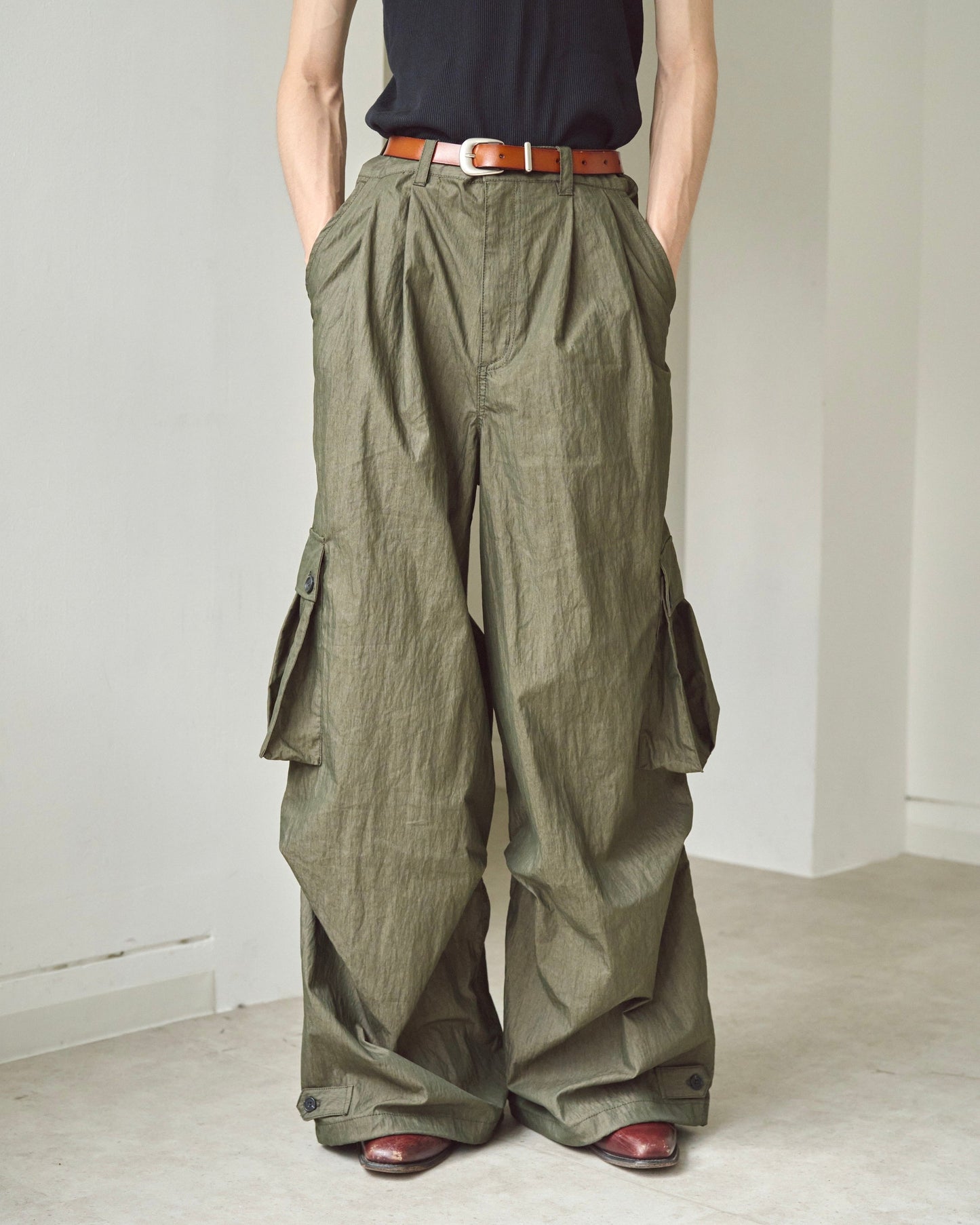 2tuck wide baggy coating cargo pants