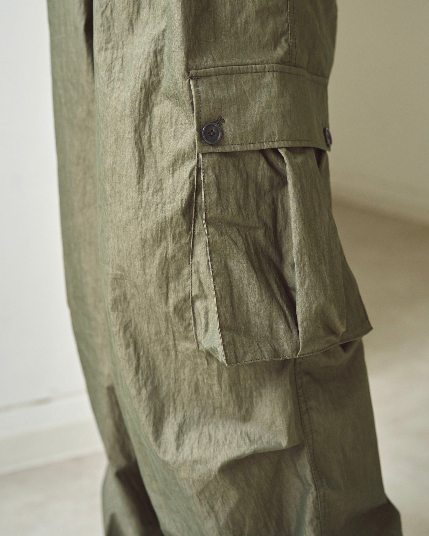 2tuck wide baggy coating cargo pants
