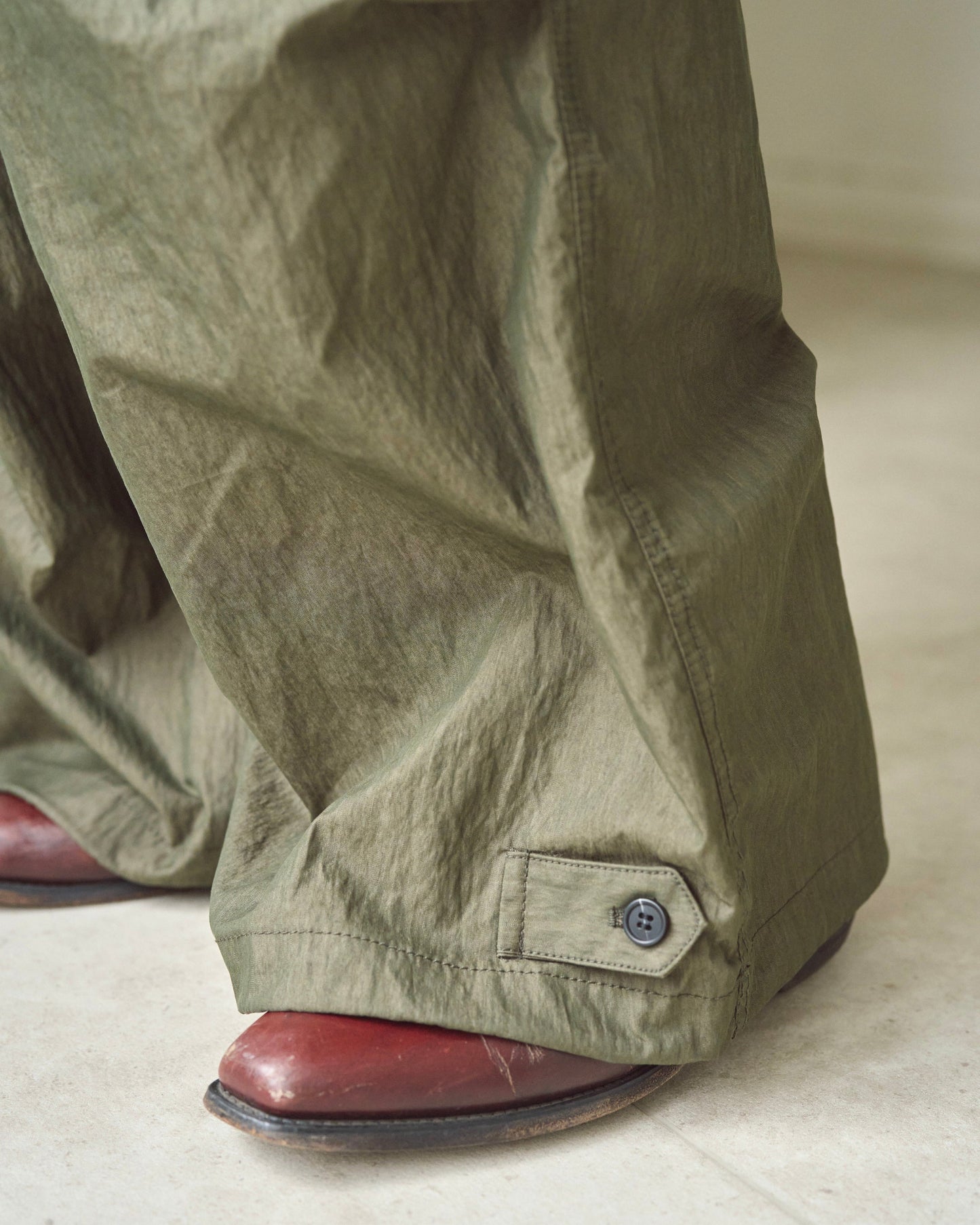 2tuck wide baggy coating cargo pants