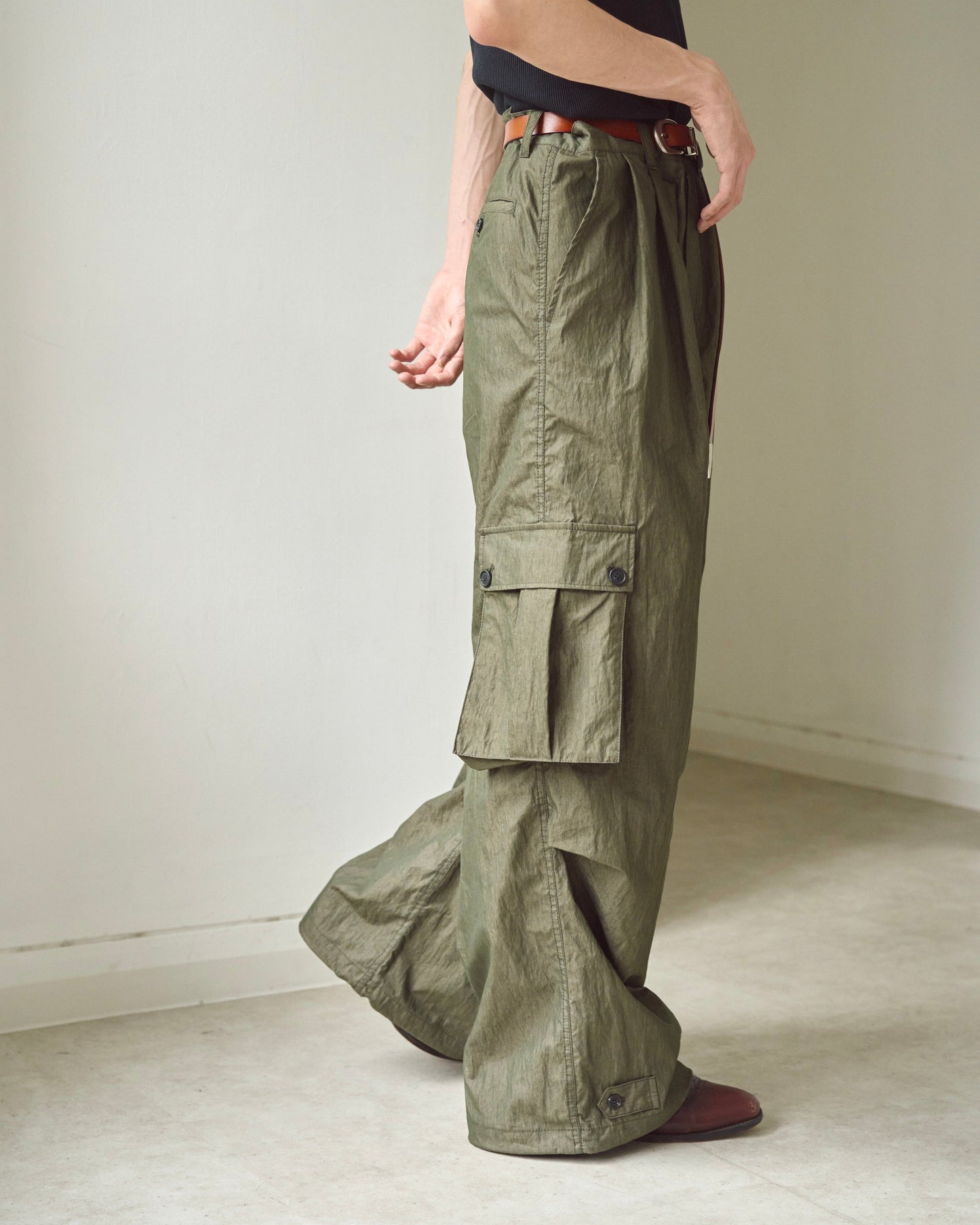 2tuck wide baggy coating cargo pants