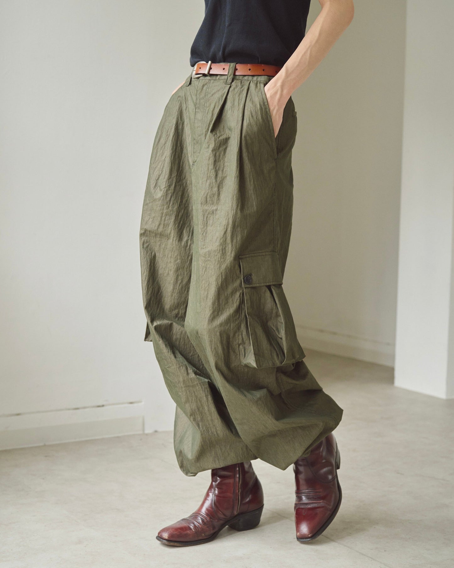2tuck wide baggy coating cargo pants