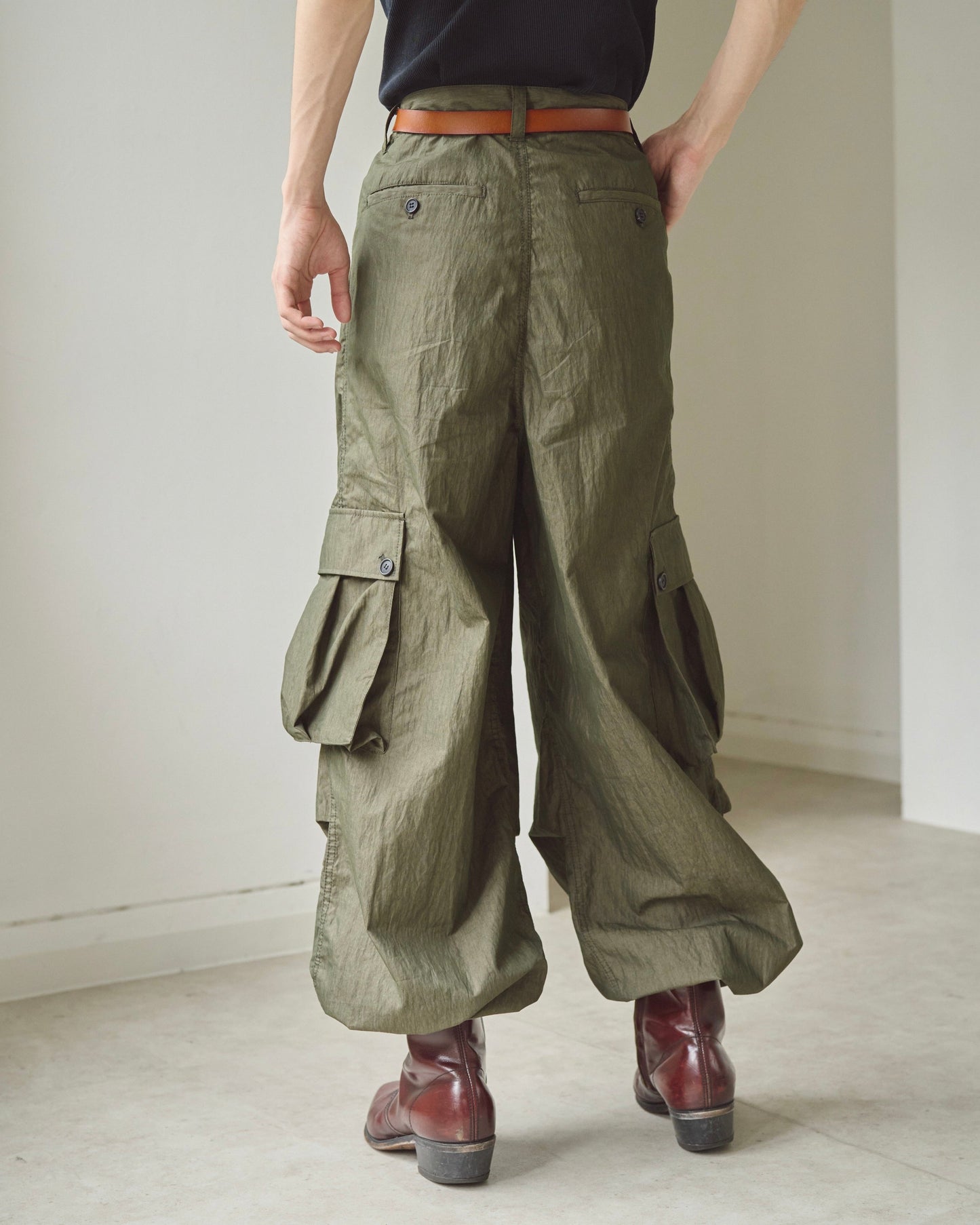 2tuck wide baggy coating cargo pants