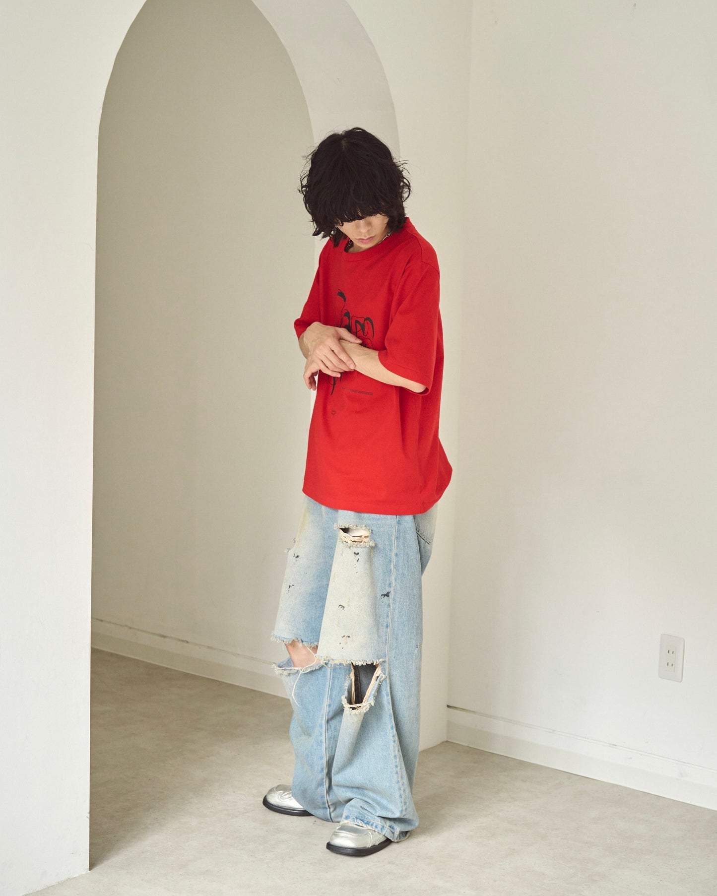 camphor scrawl embroidery tee