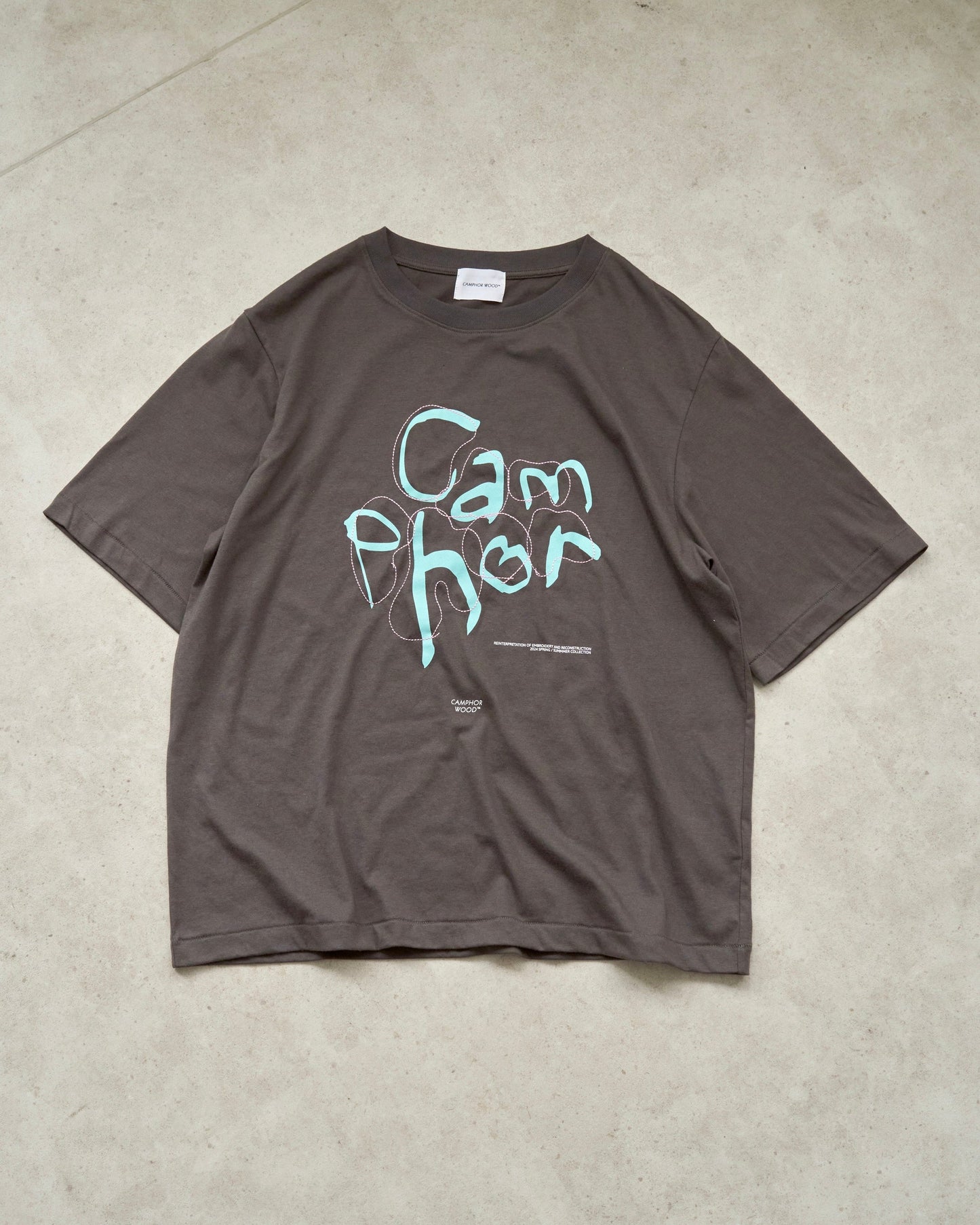 camphor scrawl embroidery tee