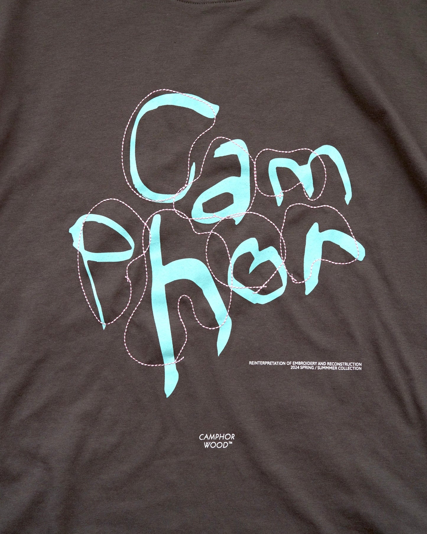 camphor scrawl embroidery tee