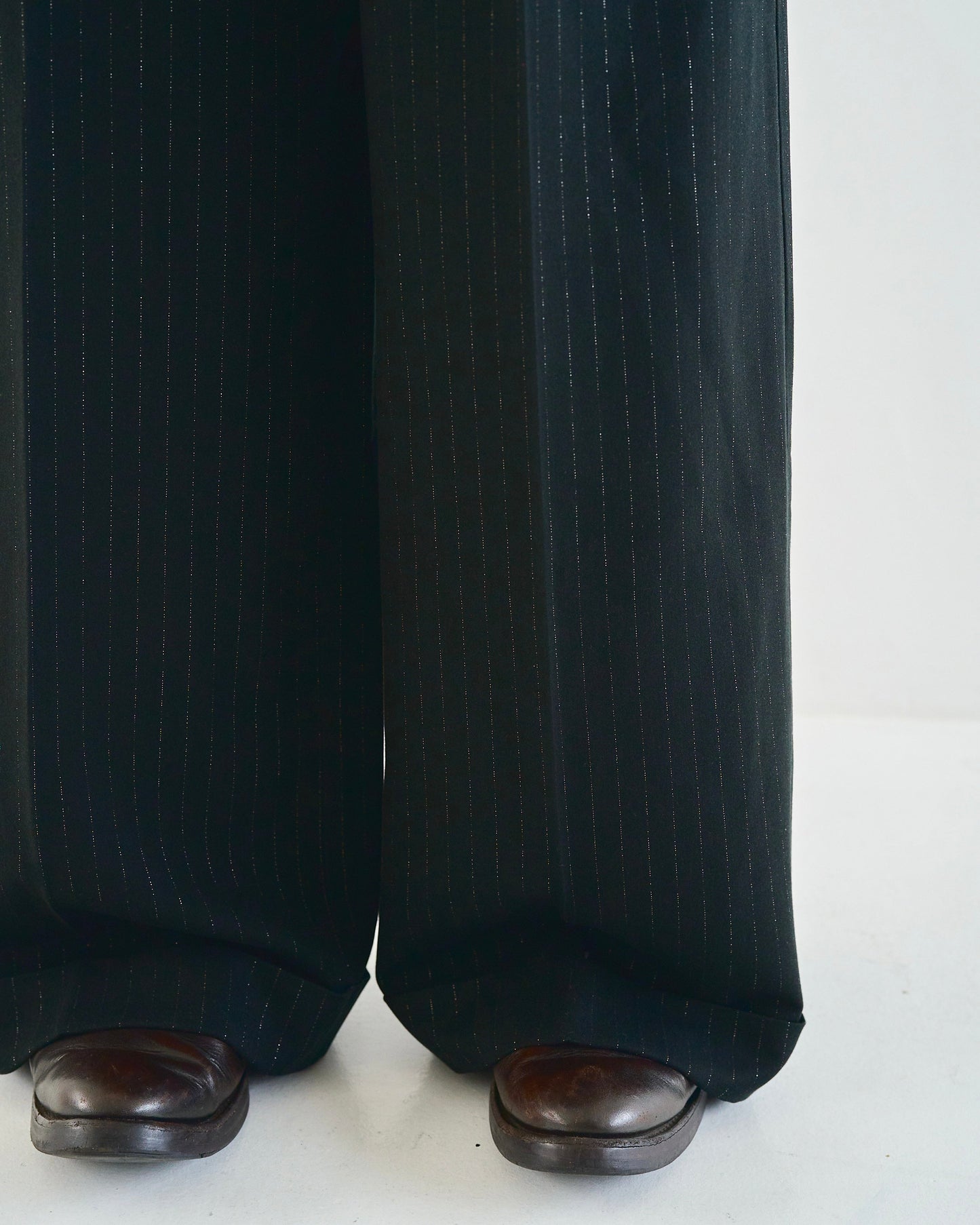 2tuck wide baggy flare rame slacks