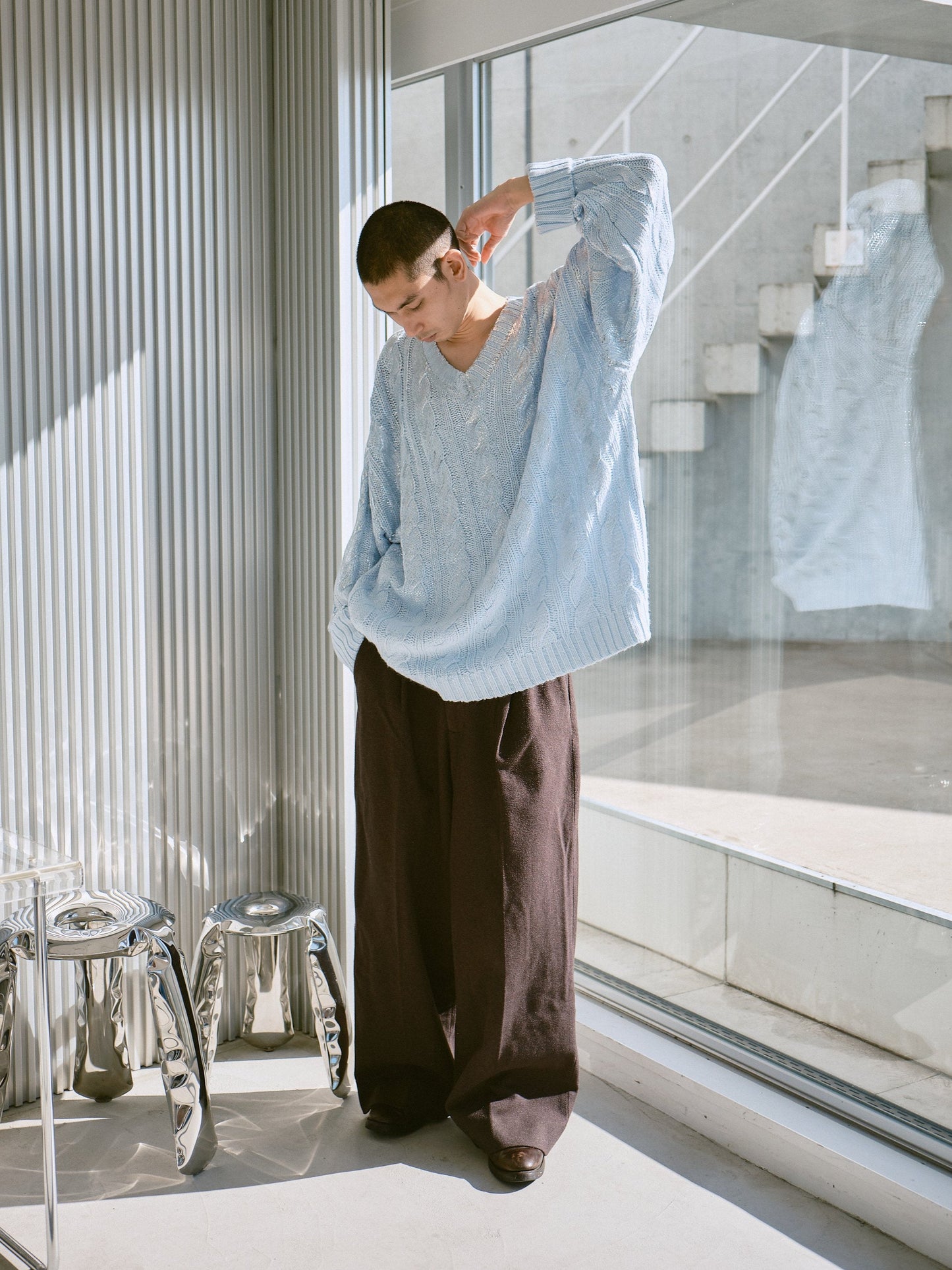 silver coating graduation v neck loose cable sweater