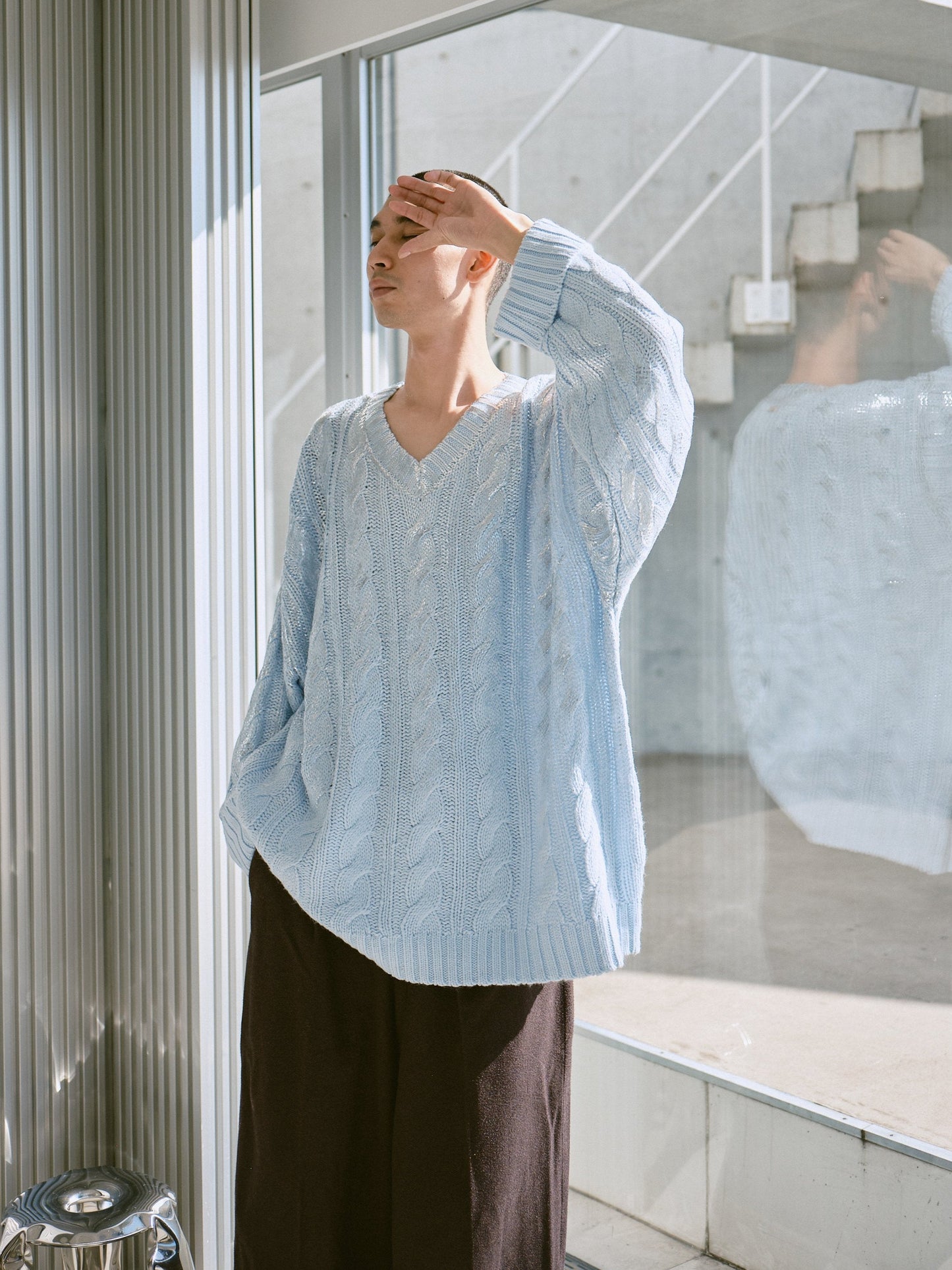 silver coating graduation v neck loose cable sweater