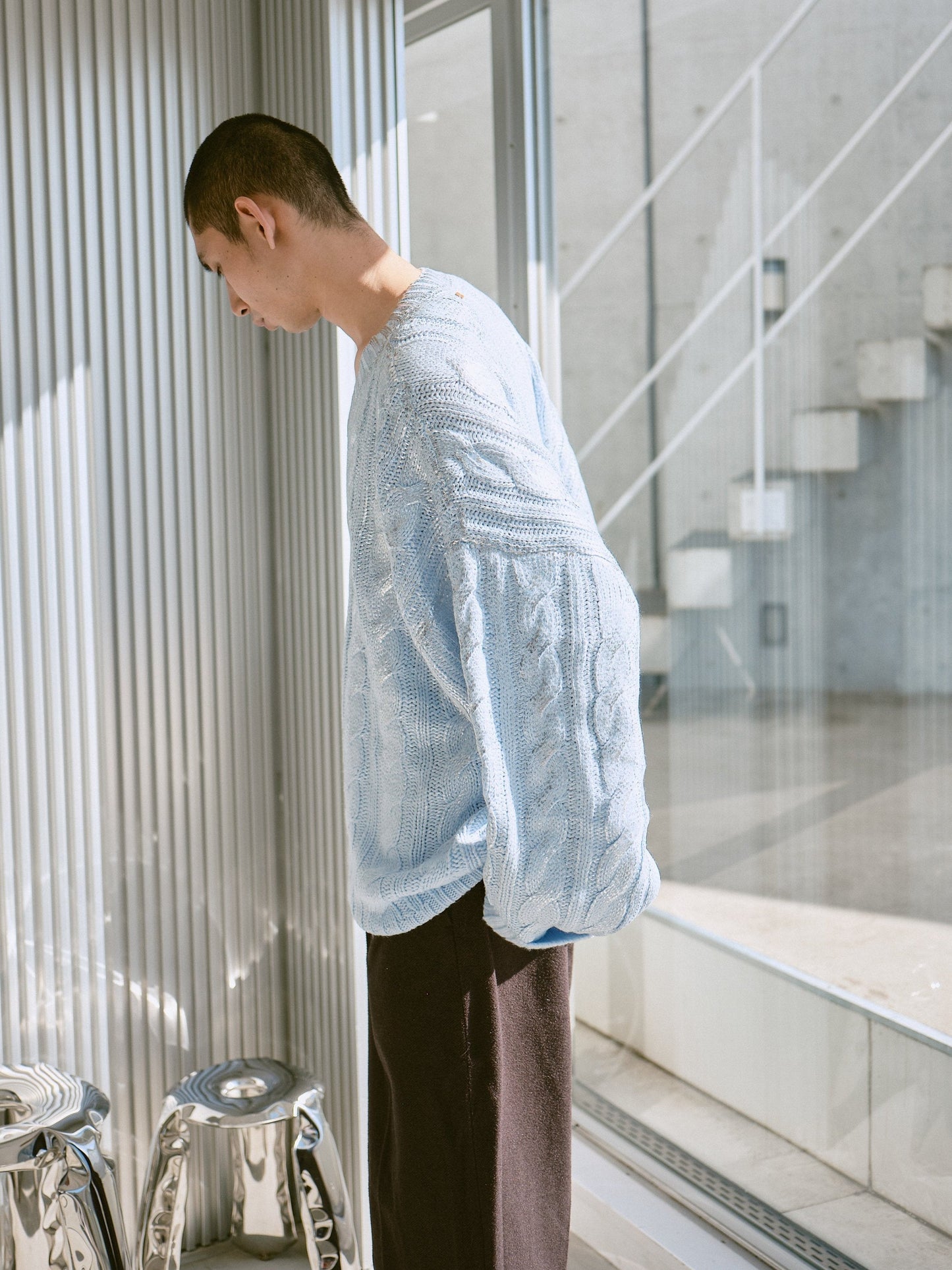 silver coating graduation v neck loose cable sweater