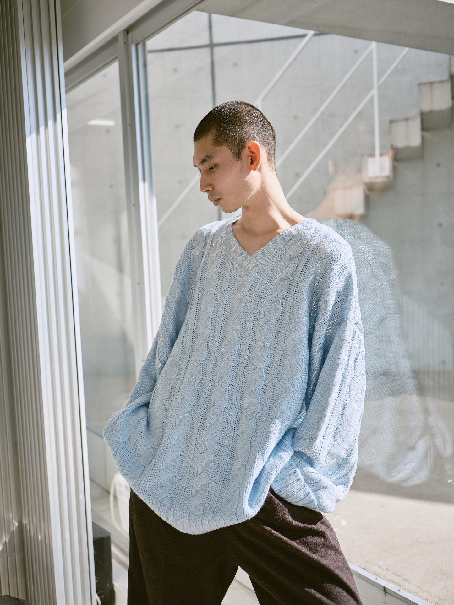 silver coating graduation v neck loose cable sweater